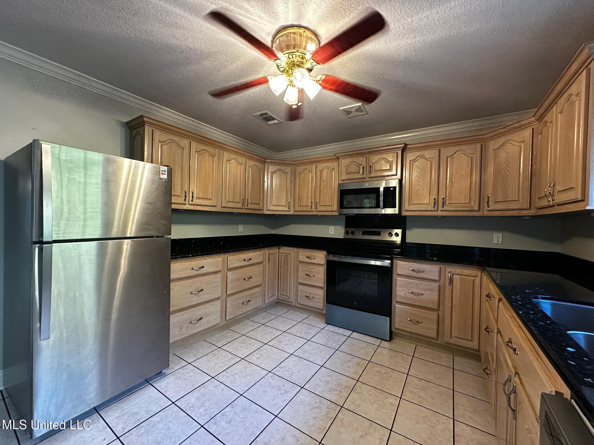 704 Hidden Oaks Drive Property Photo 11