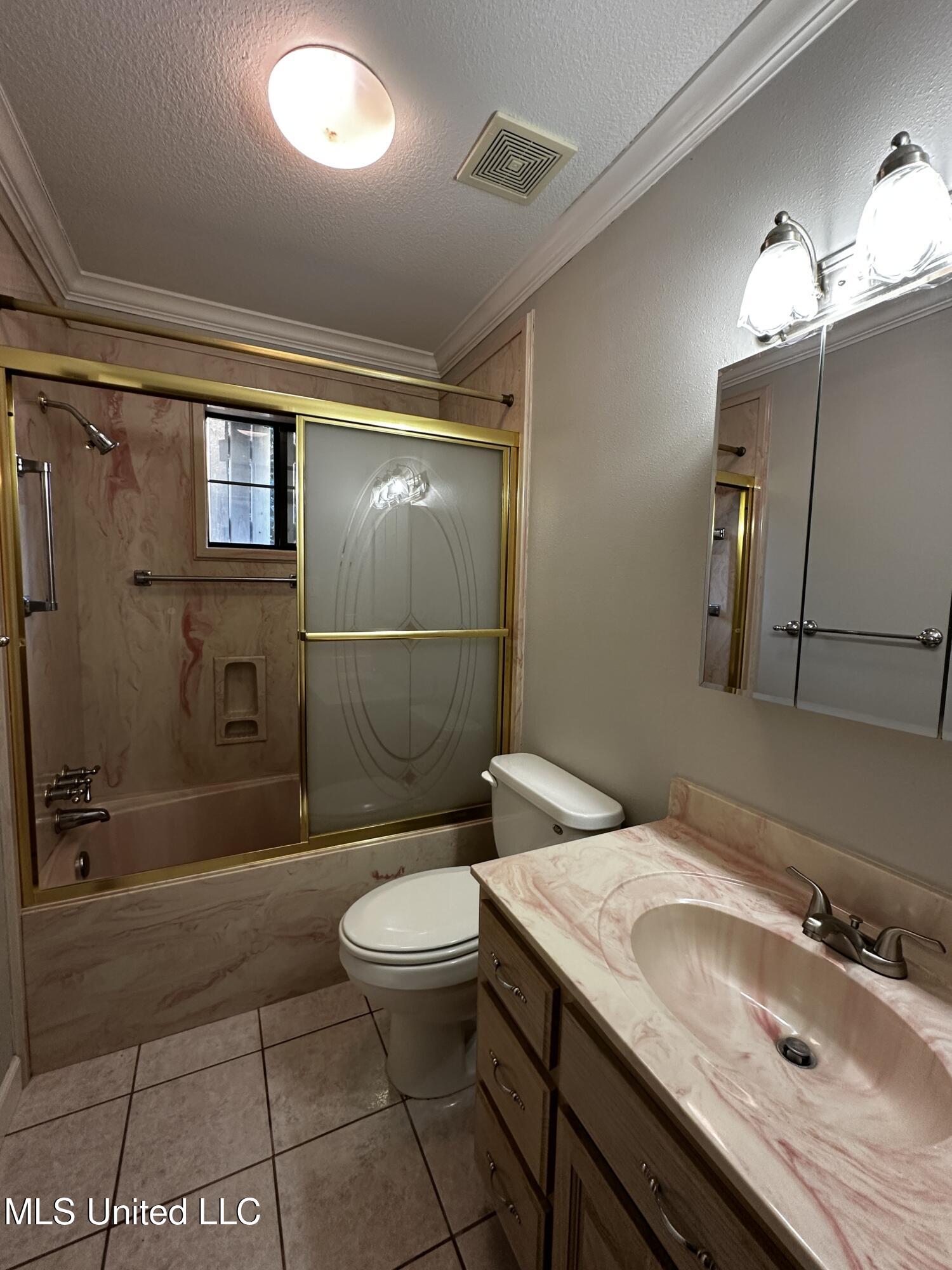 704 Hidden Oaks Drive Property Photo 16
