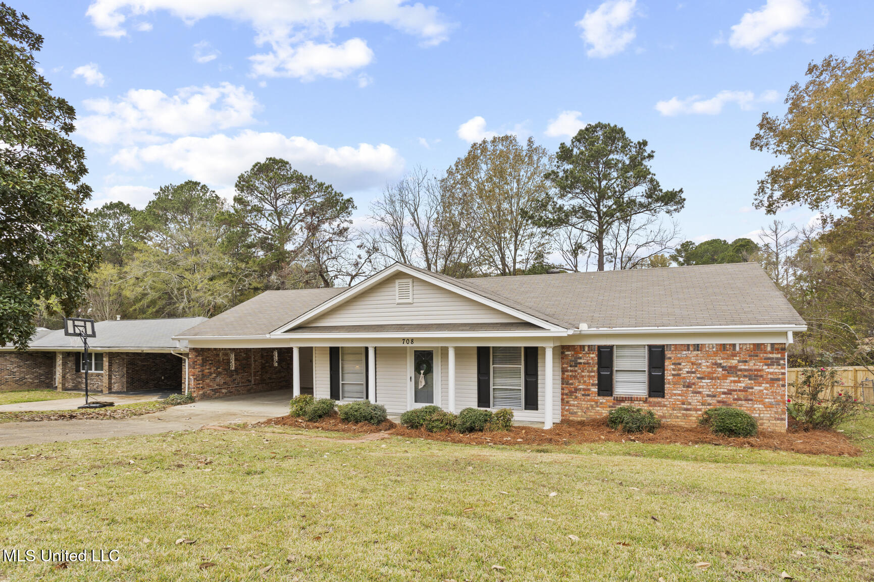 708 Tanglewood Drive Property Photo 2