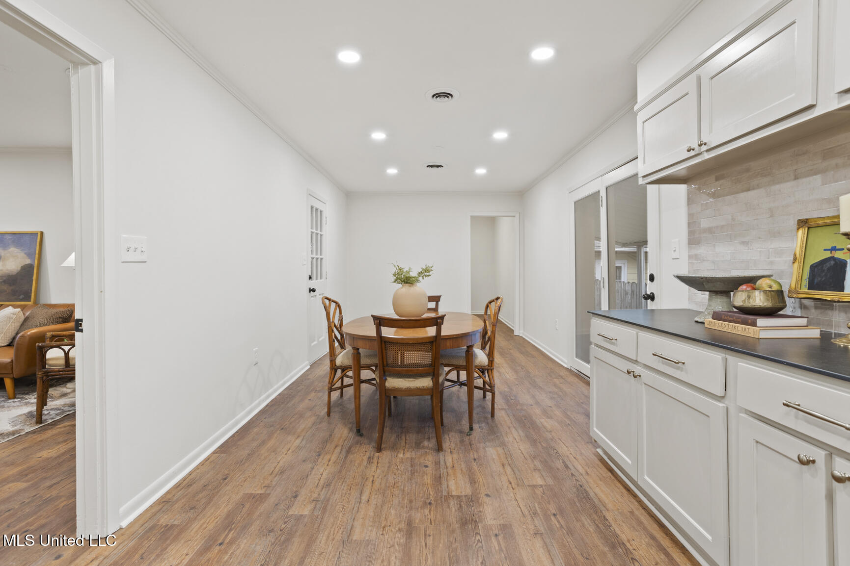 708 Tanglewood Drive Property Photo 6