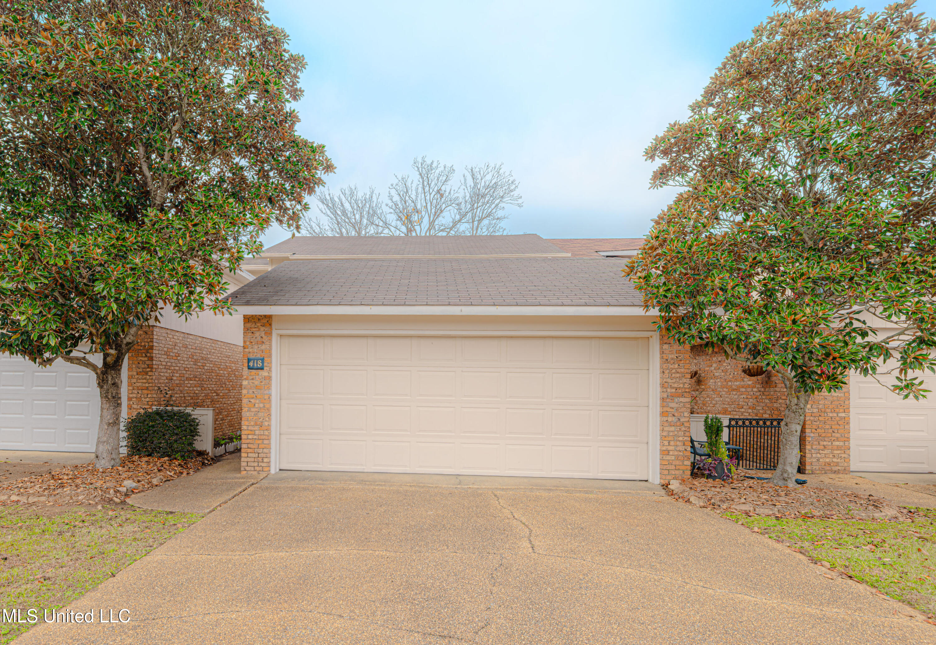 418 Lakebend Place Property Photo 1