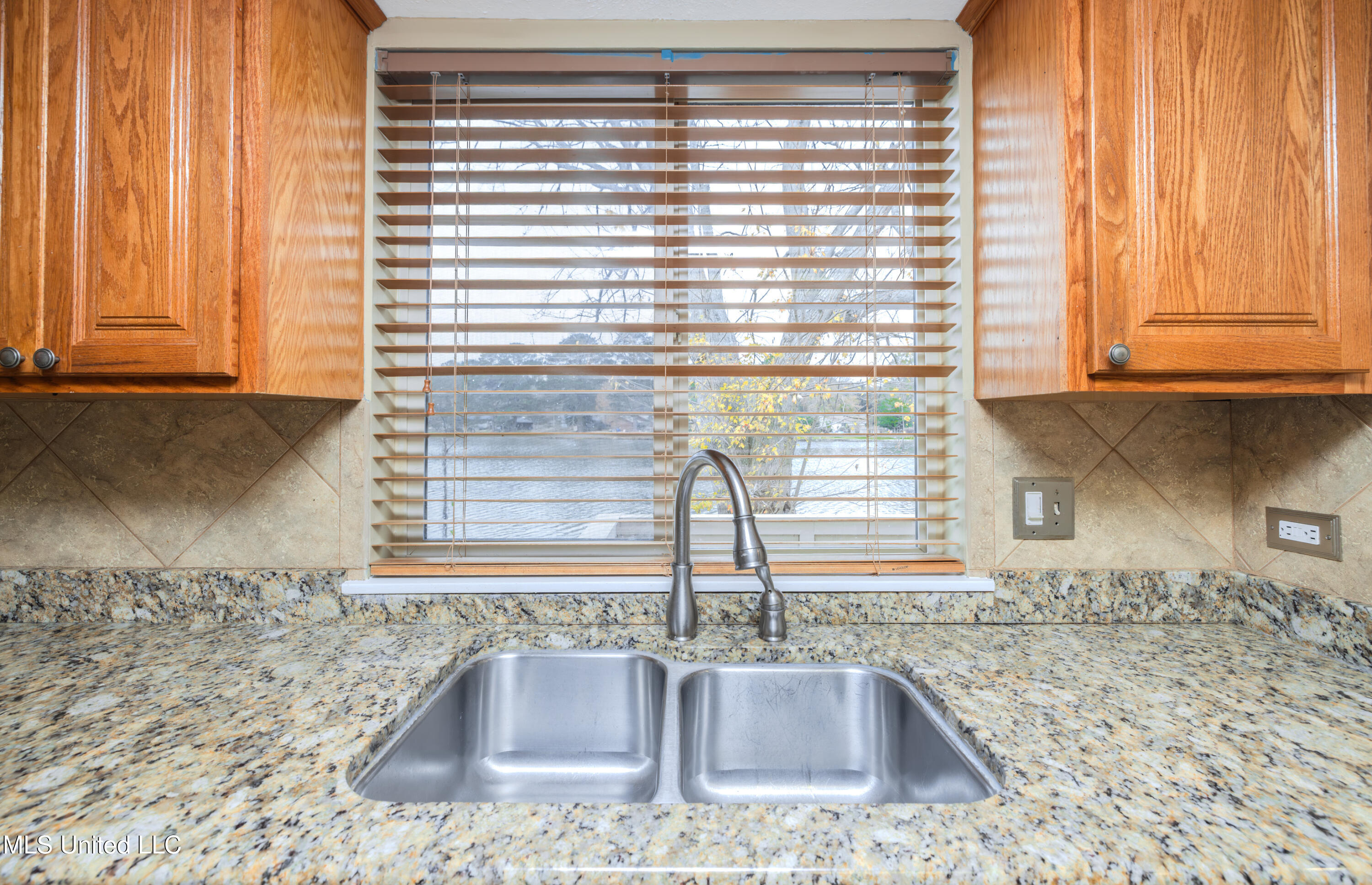 418 Lakebend Place Property Photo 12