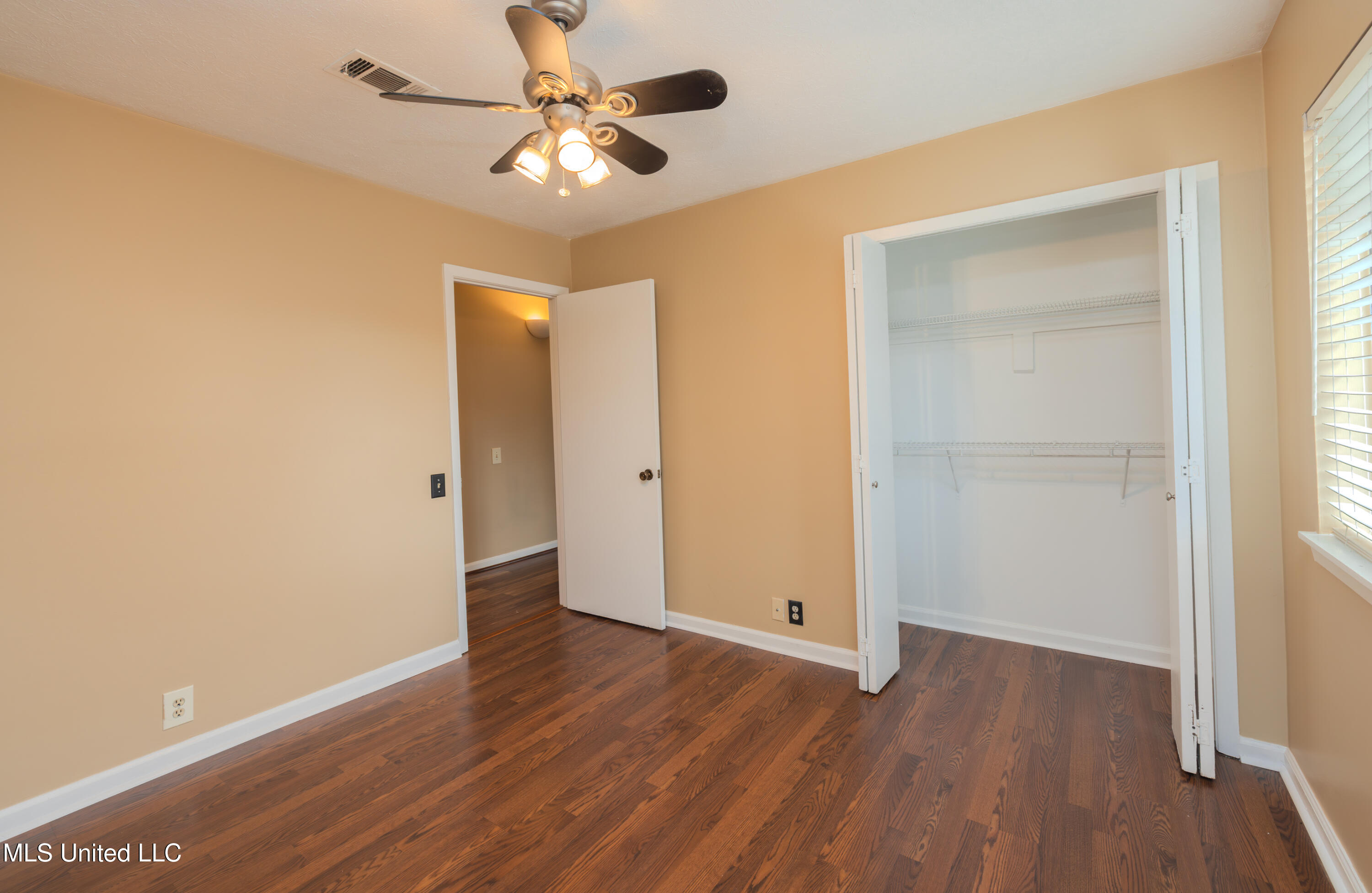 418 Lakebend Place Property Photo 21
