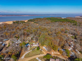 352 Coles Point Road Property Photo 6