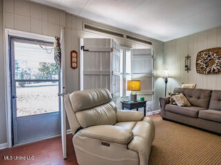 352 Coles Point Road Property Photo 13