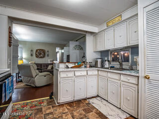352 Coles Point Road Property Photo 32