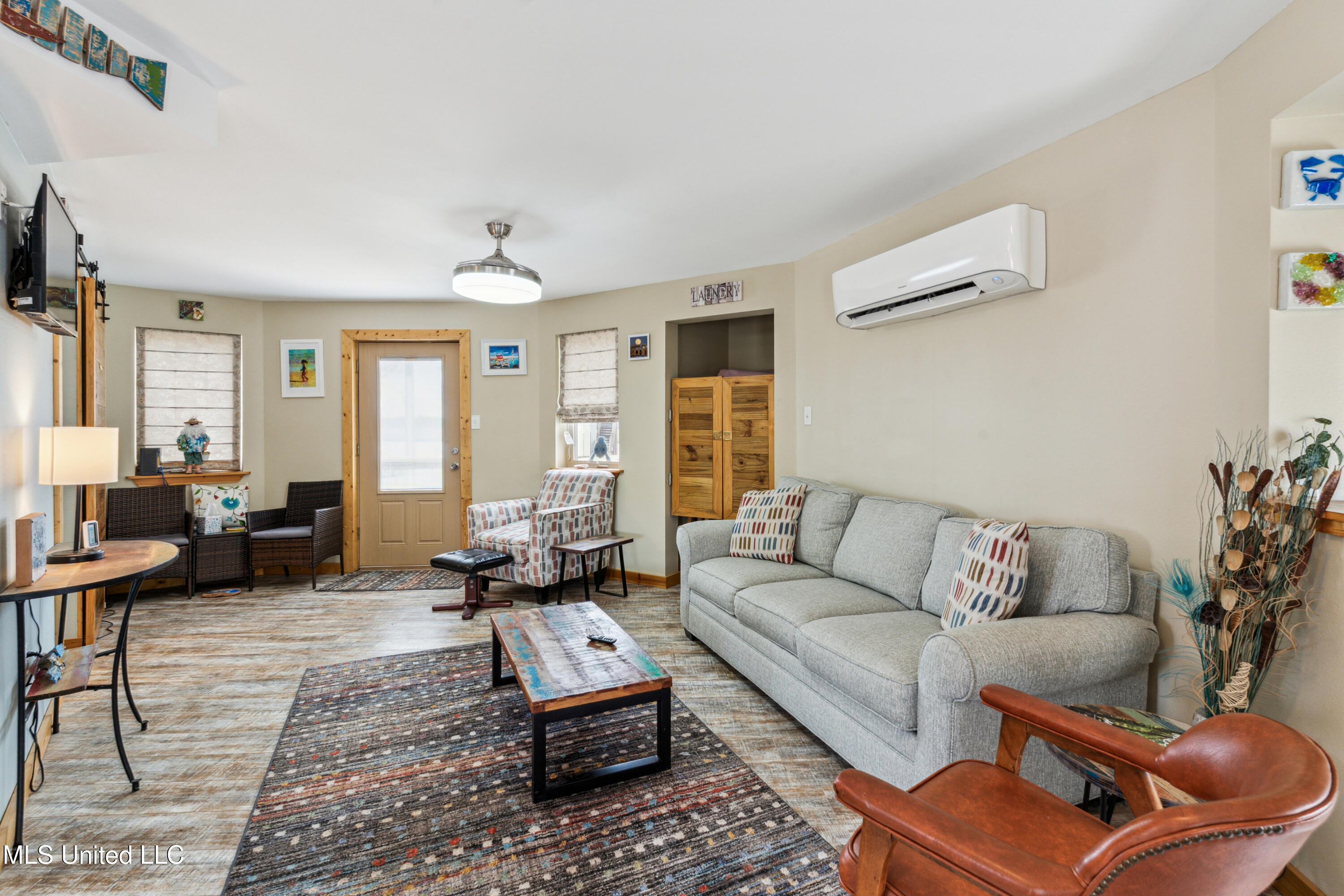 4058 Devon Street Property Photo 5