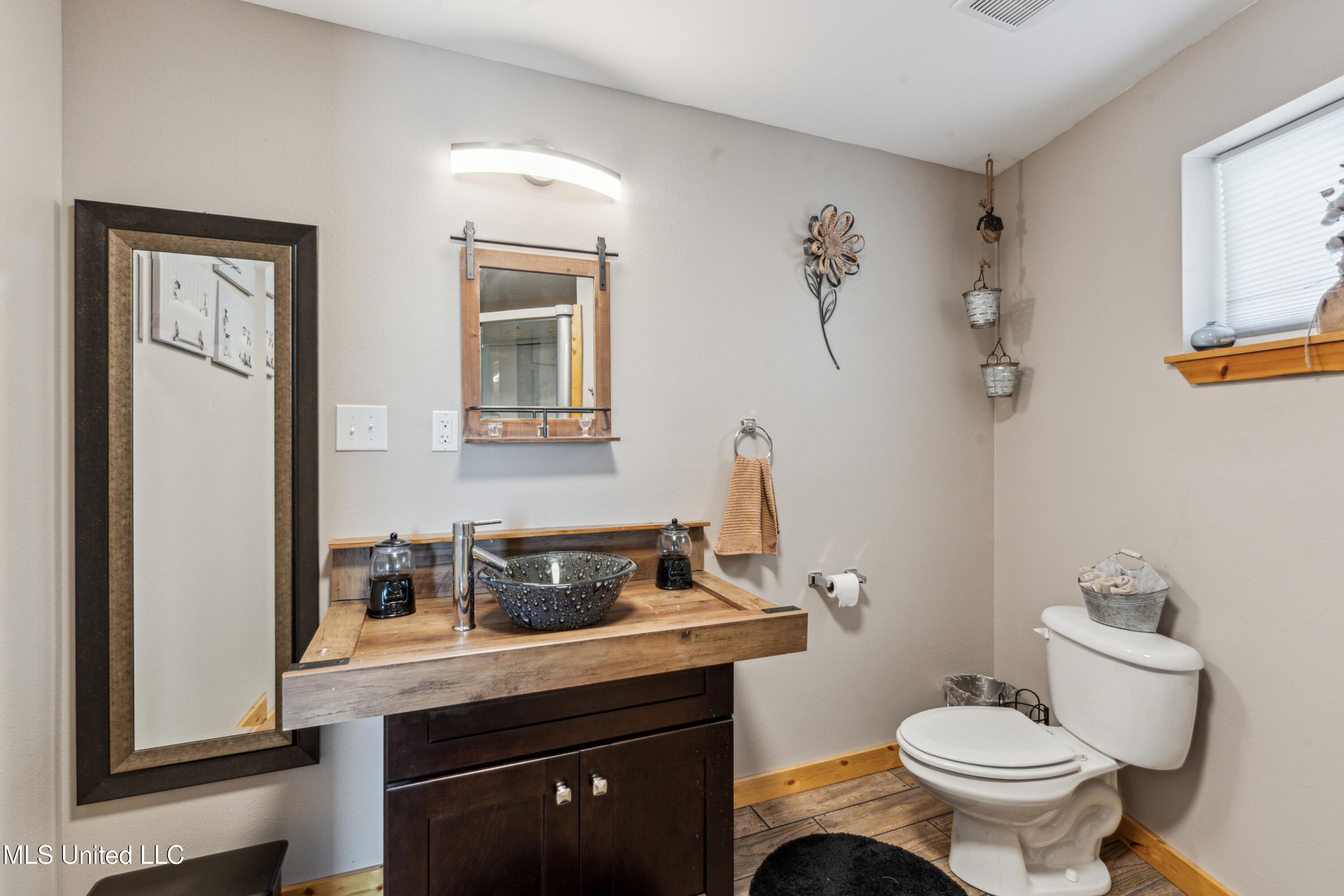 4058 Devon Street Property Photo 12
