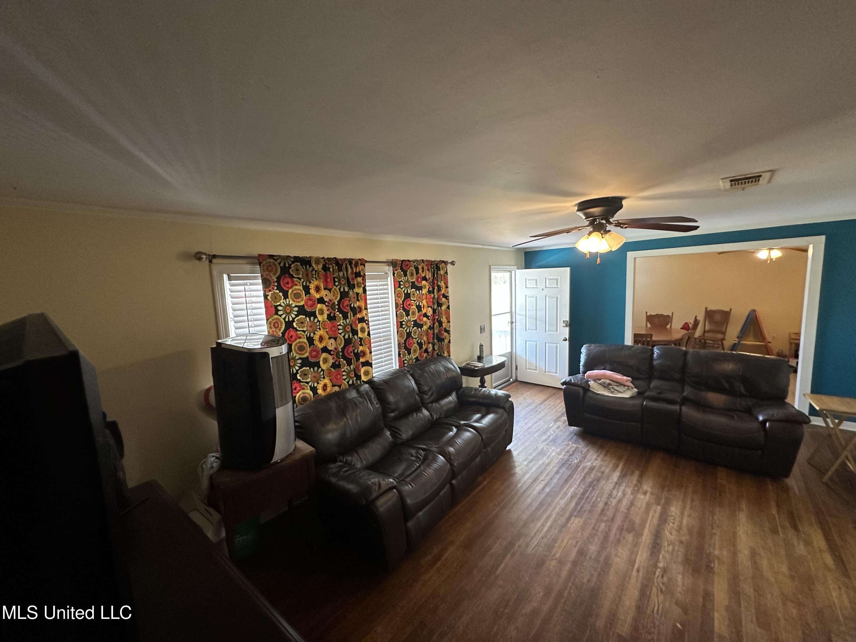 2049 Eleanor Street Property Photo 4
