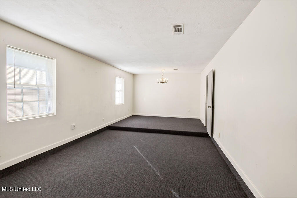 640 Peyton Drive Property Photo 3