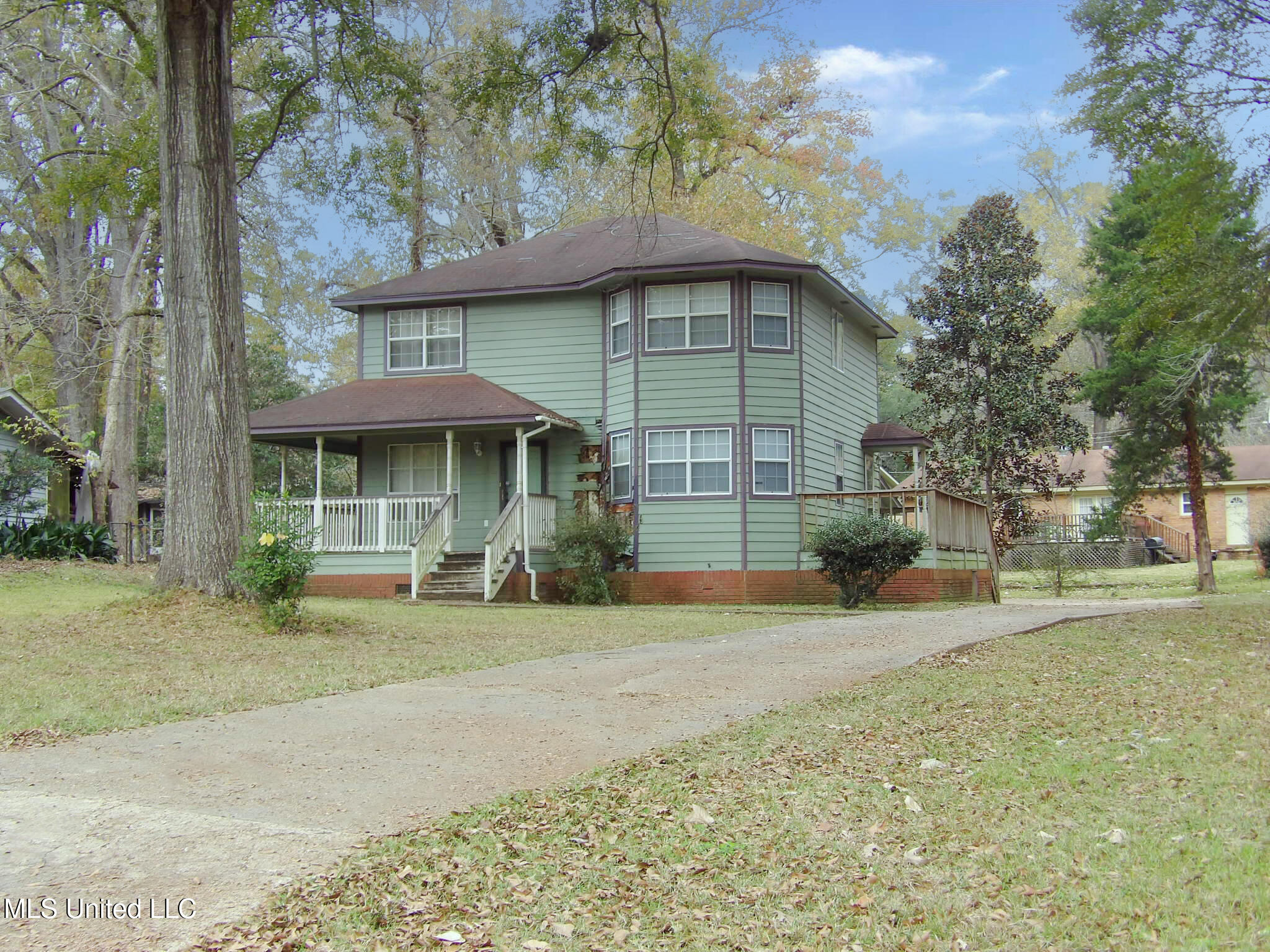 19 Beverly Drive Property Photo 1