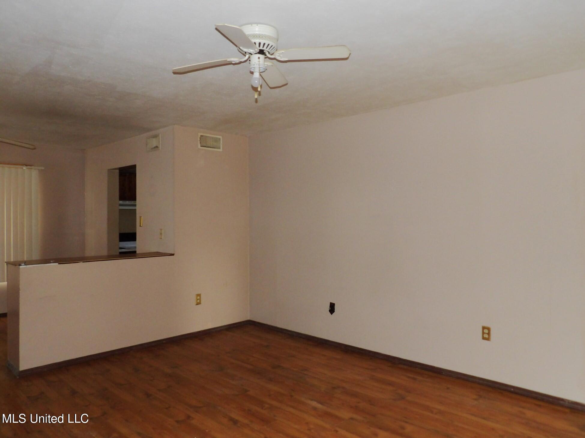 19 Beverly Drive Property Photo 5