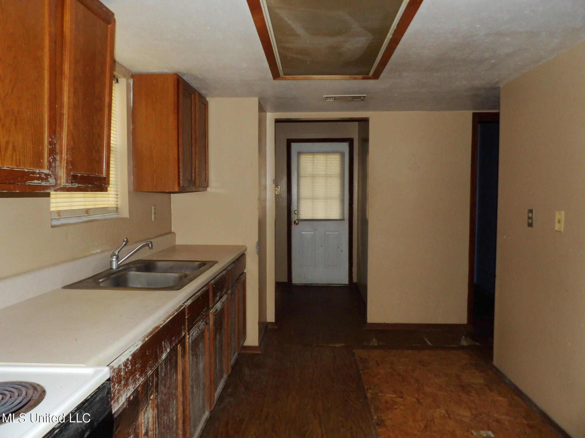 19 Beverly Drive Property Photo 7