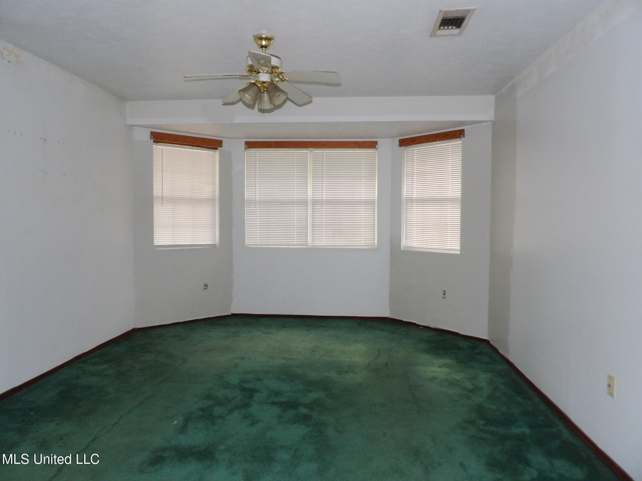 19 Beverly Drive Property Photo 11