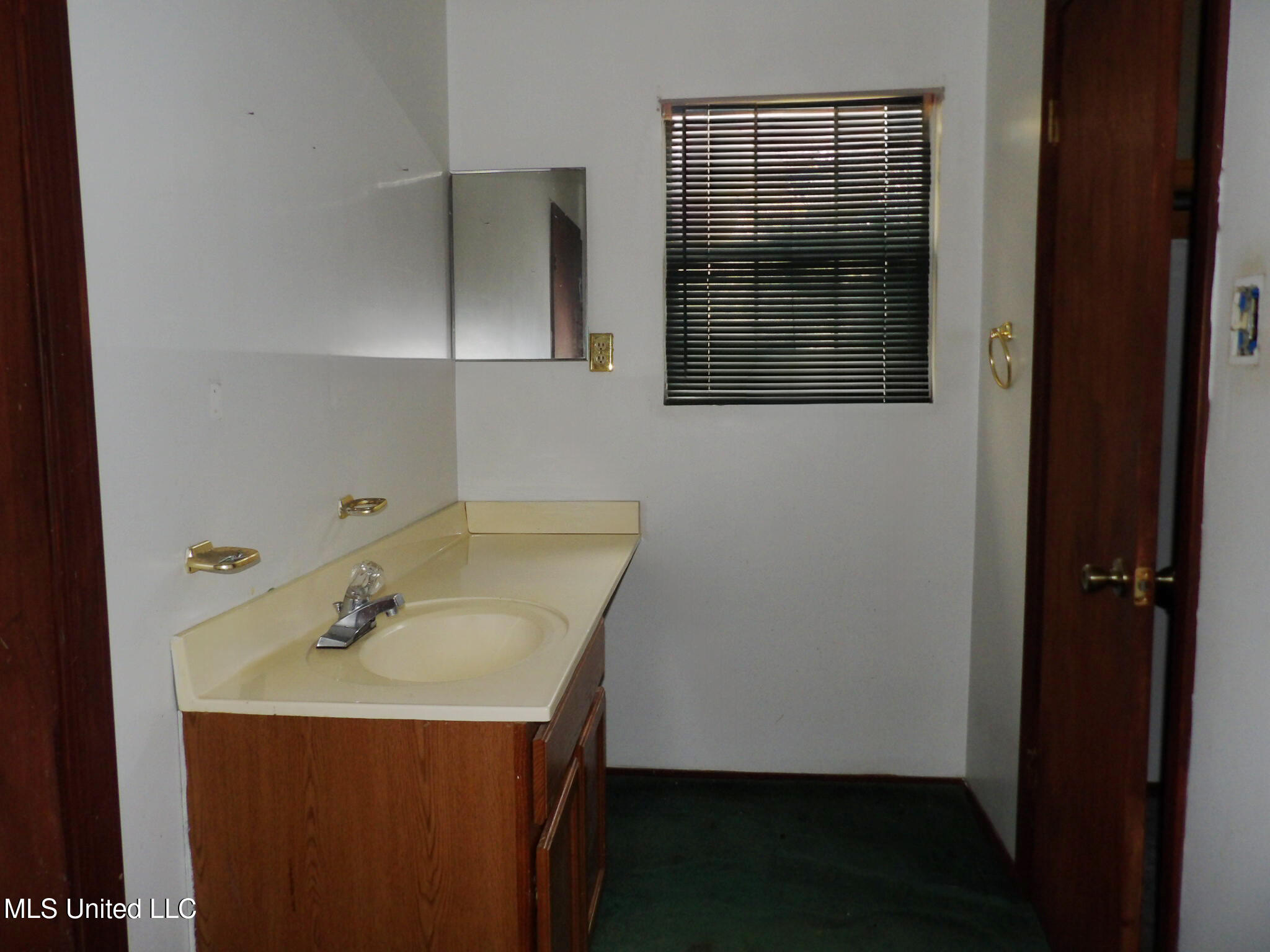 19 Beverly Drive Property Photo 14