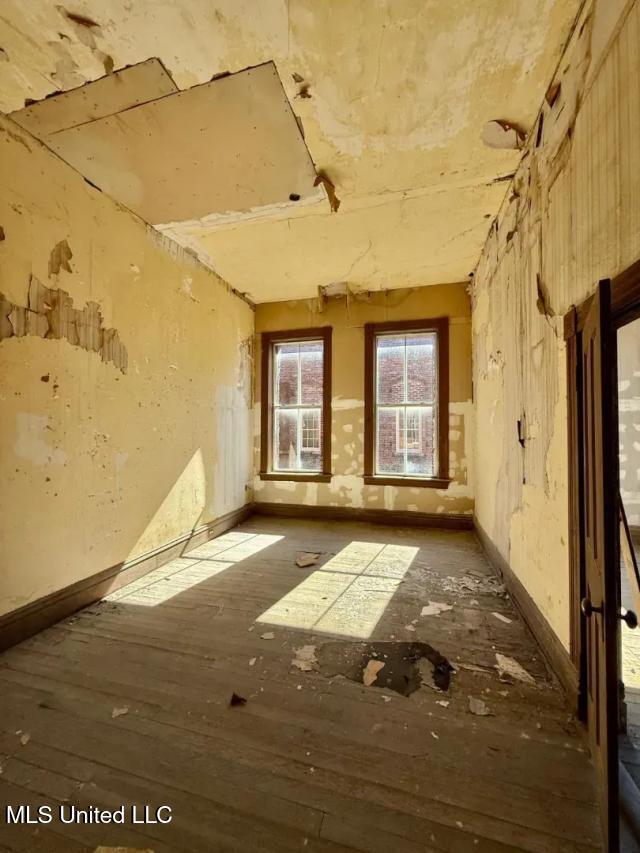326-328 Main Street Property Photo 25