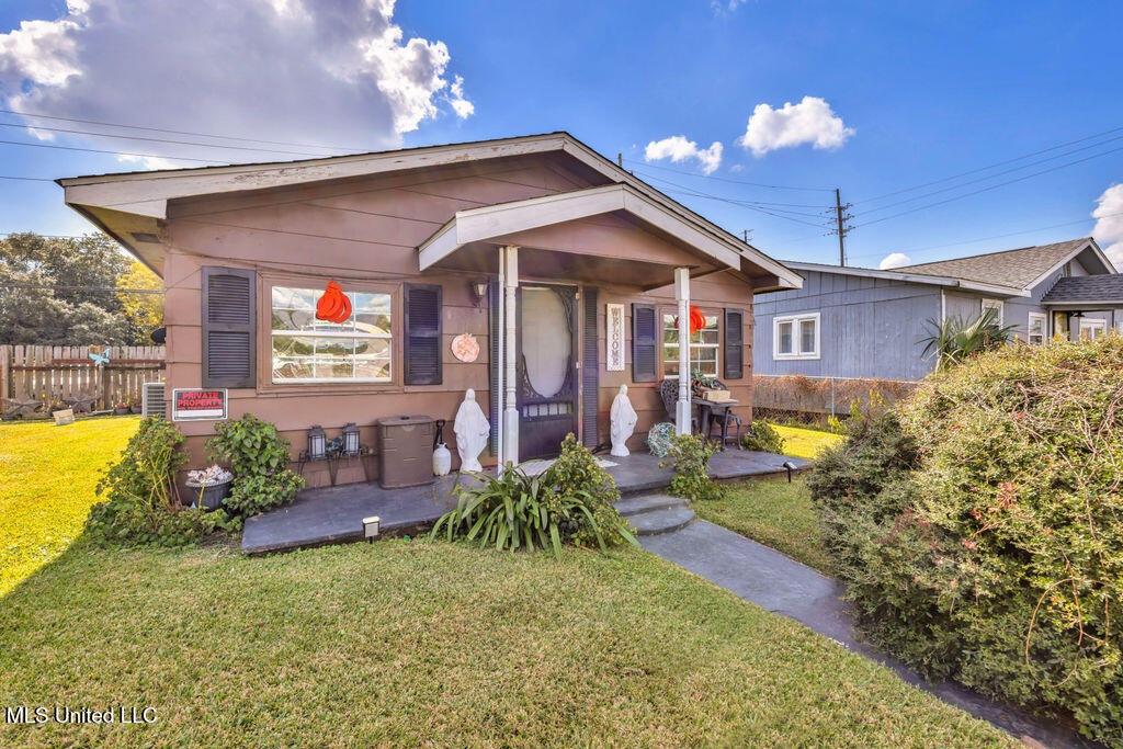 1807 School Street Property Photo 6