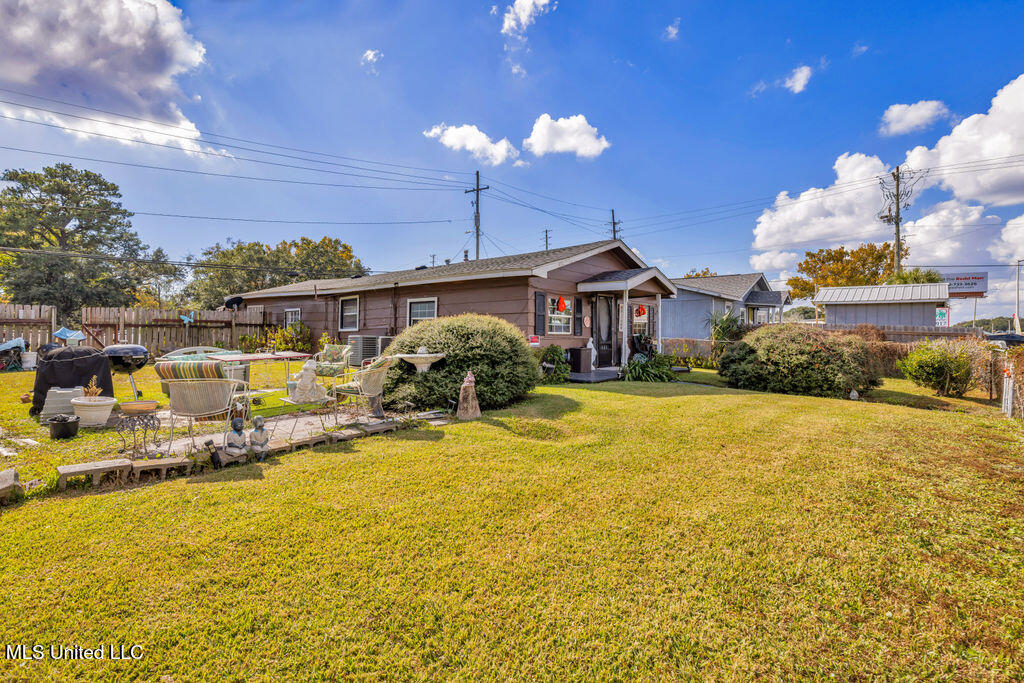 1807 School Street Property Photo 7