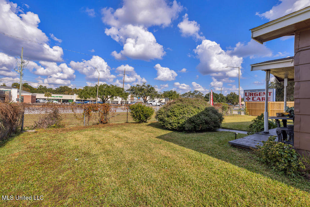 1807 School Street Property Photo 8