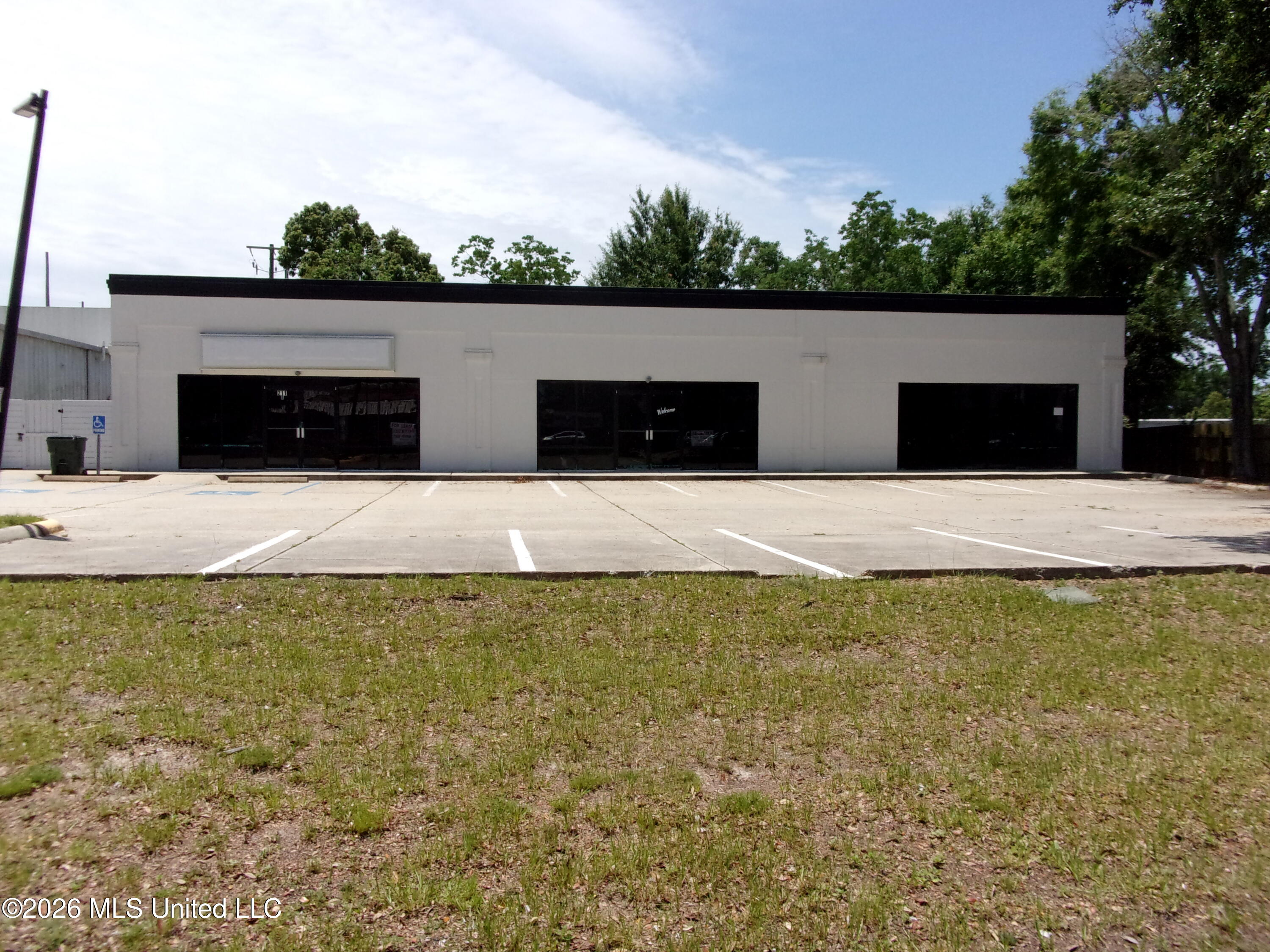 211 Eisenhower Drive Property Photo 8