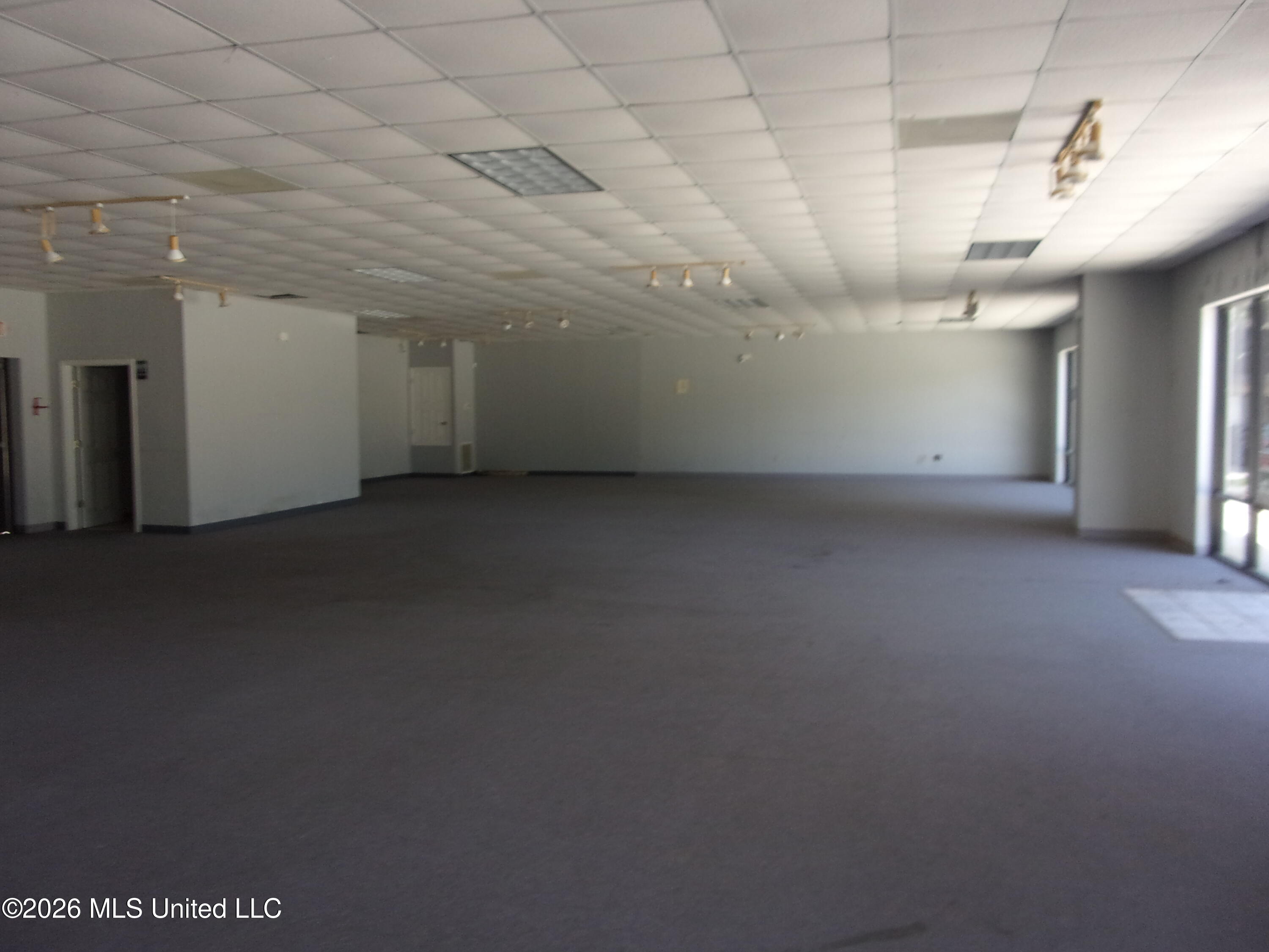 211 Eisenhower Drive Property Photo 11