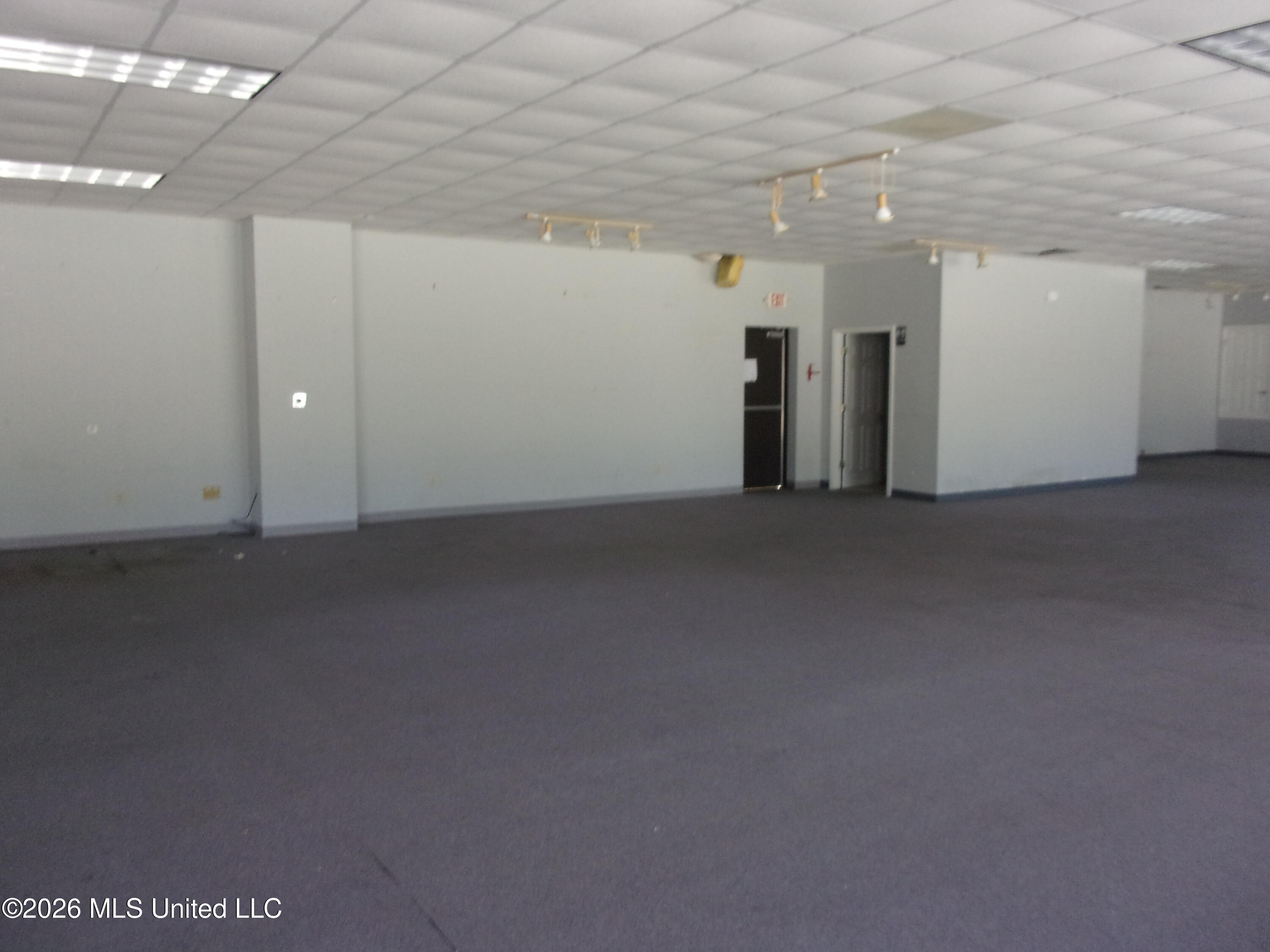 211 Eisenhower Drive Property Photo 12