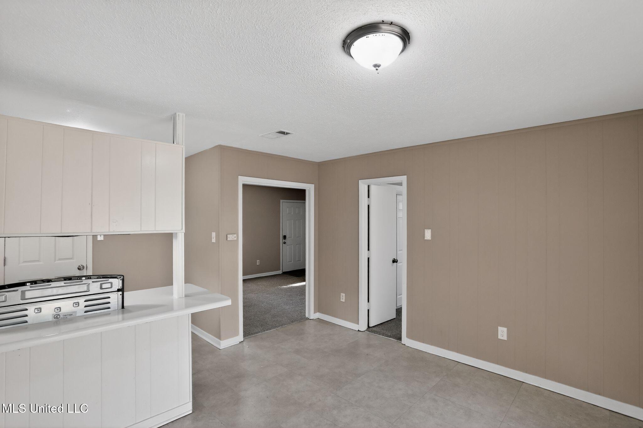 2446 Overbrook Drive Property Photo 3