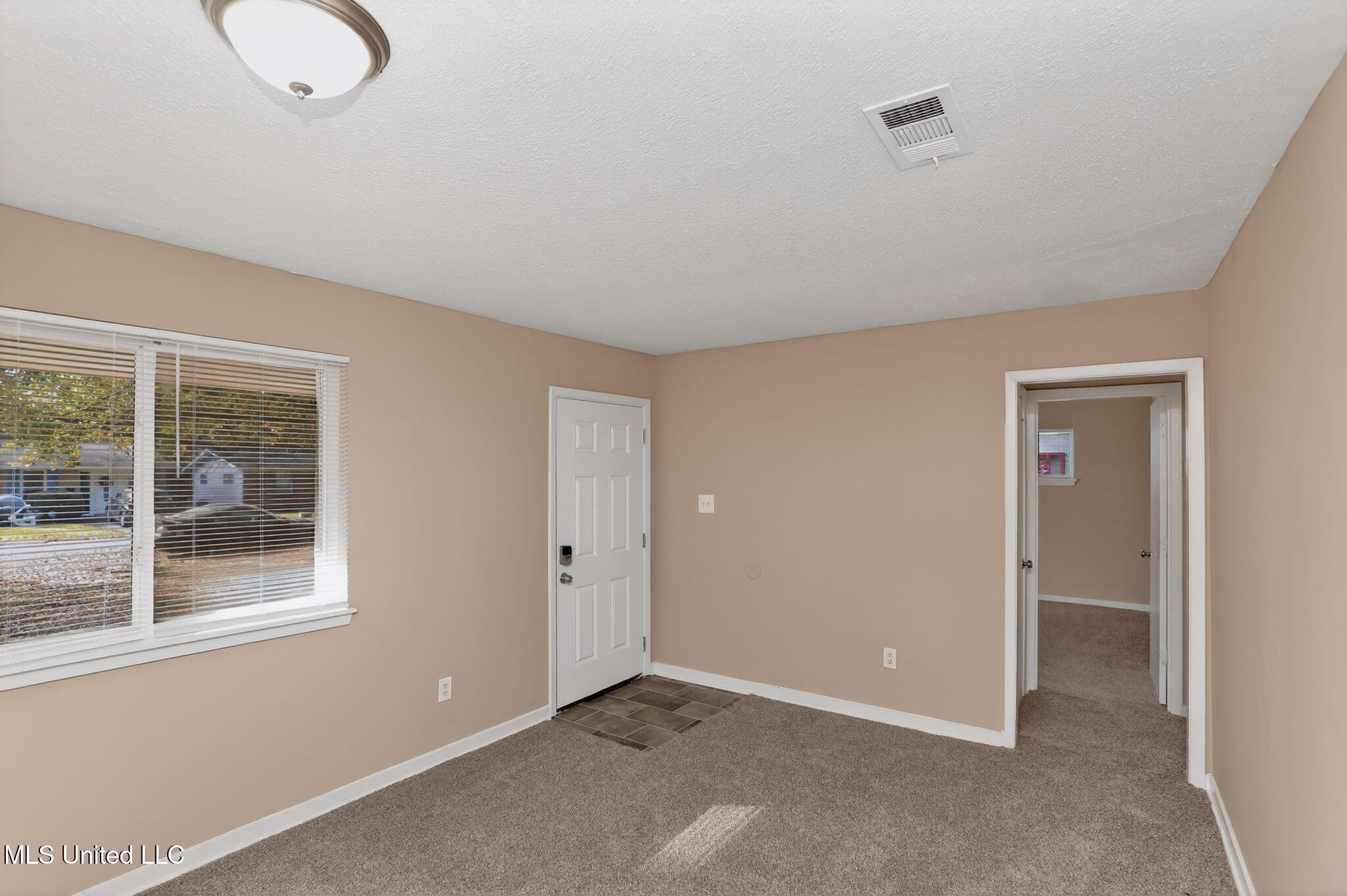 2446 Overbrook Drive Property Photo 4