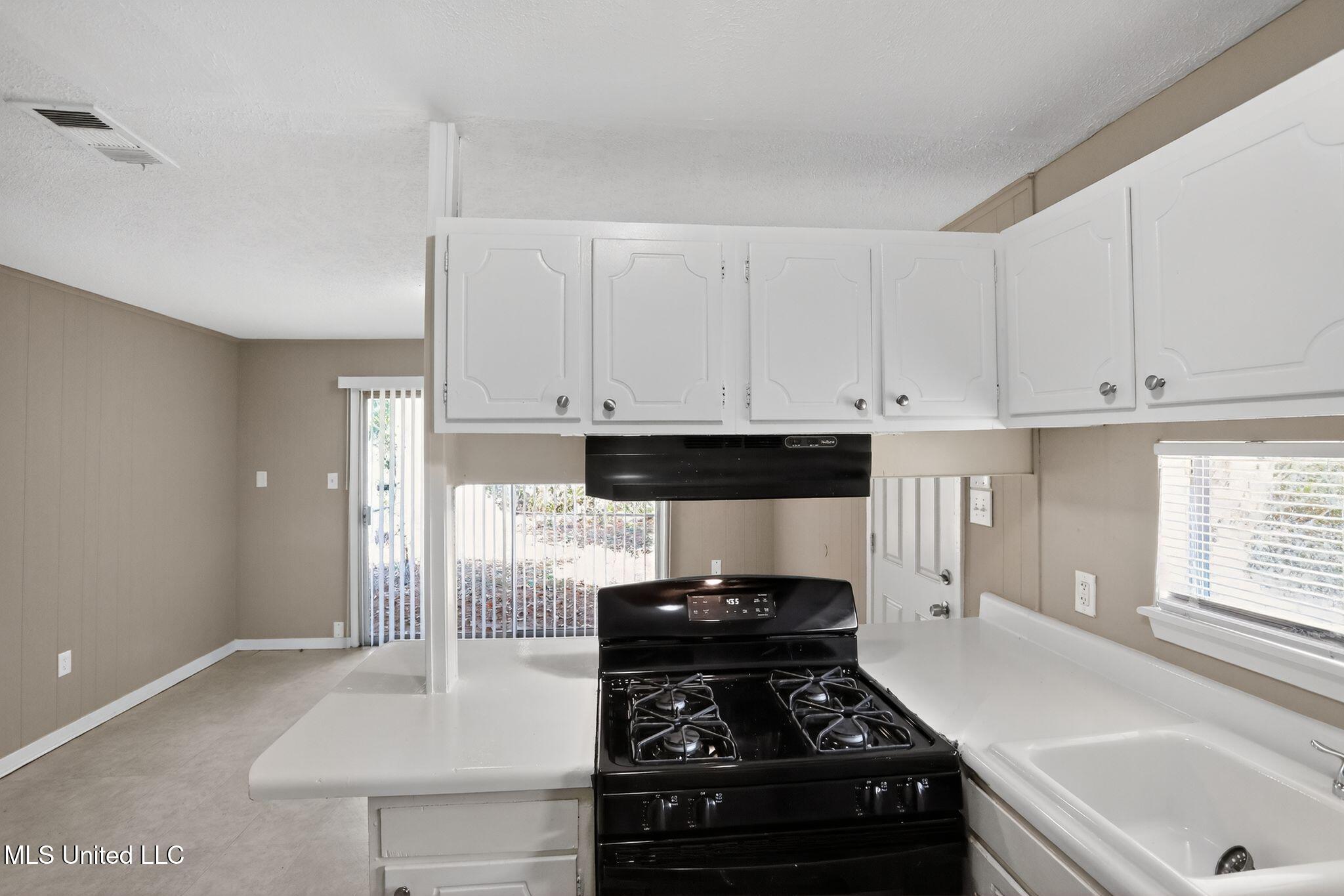 2446 Overbrook Drive Property Photo 6