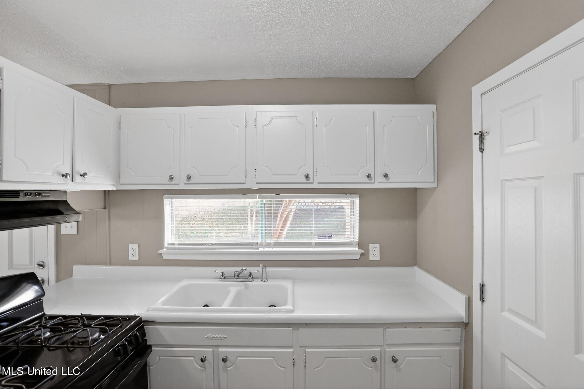 2446 Overbrook Drive Property Photo 8