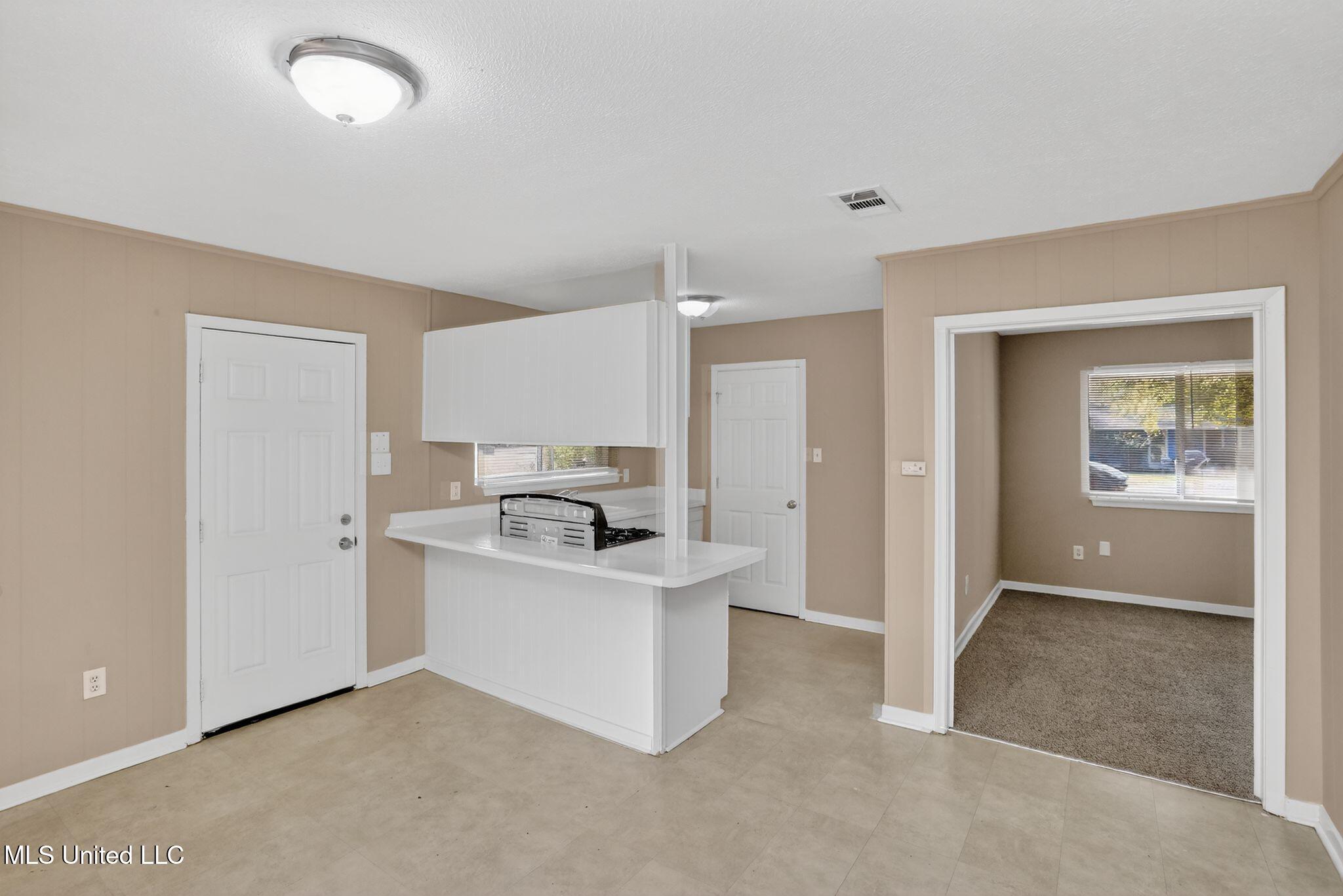 2446 Overbrook Drive Property Photo 9