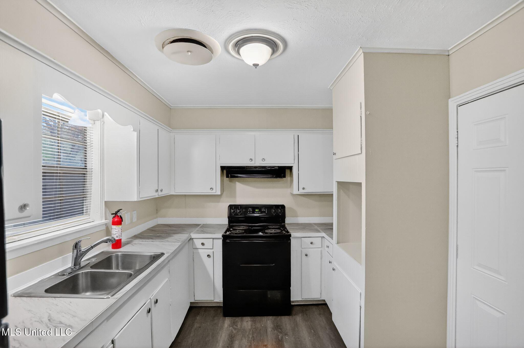 5742 Wildflower Drive Property Photo 5