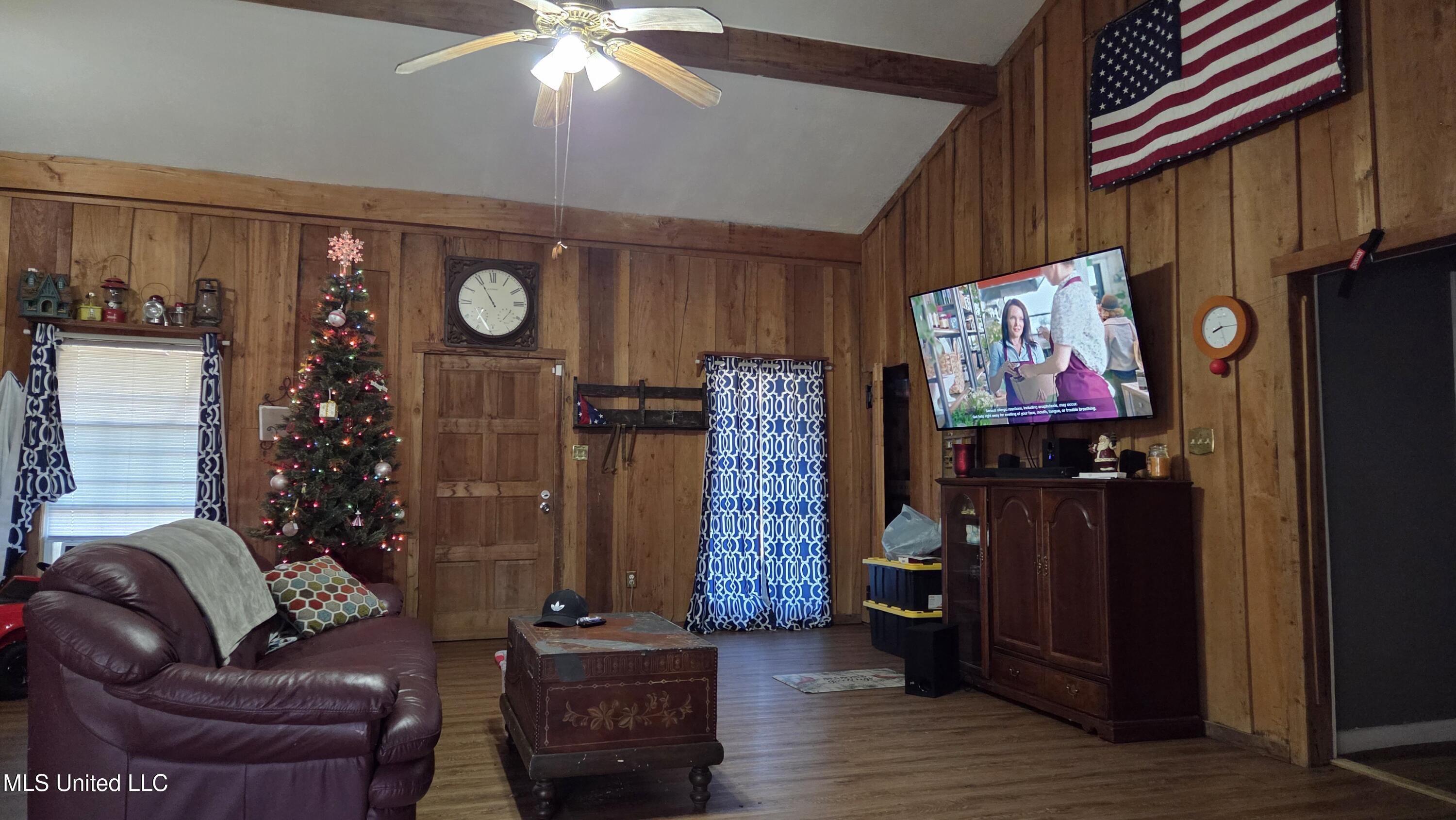 4839 Cayuga Road Property Photo 4