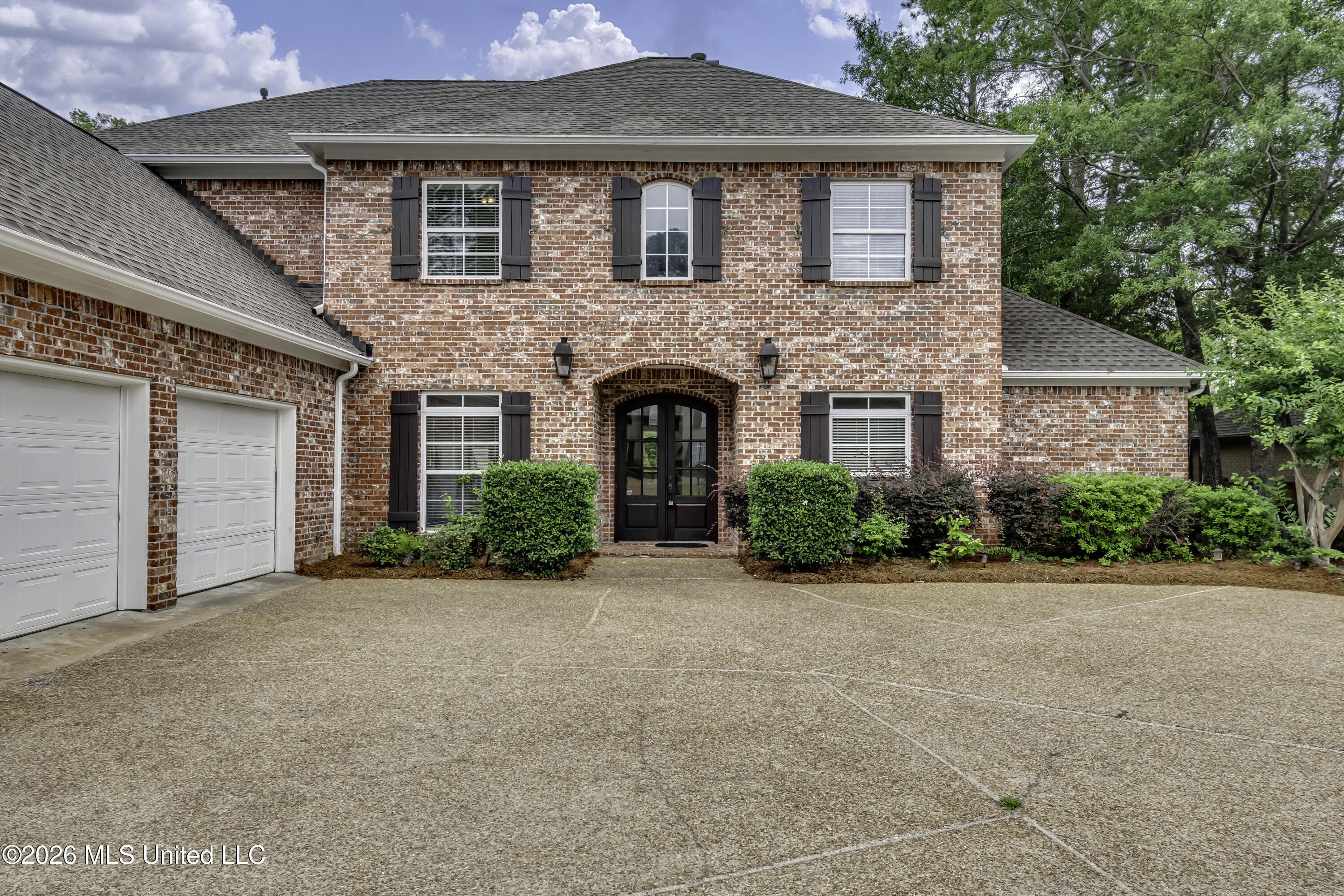 401 Kingsbridge Road Property Photo 6