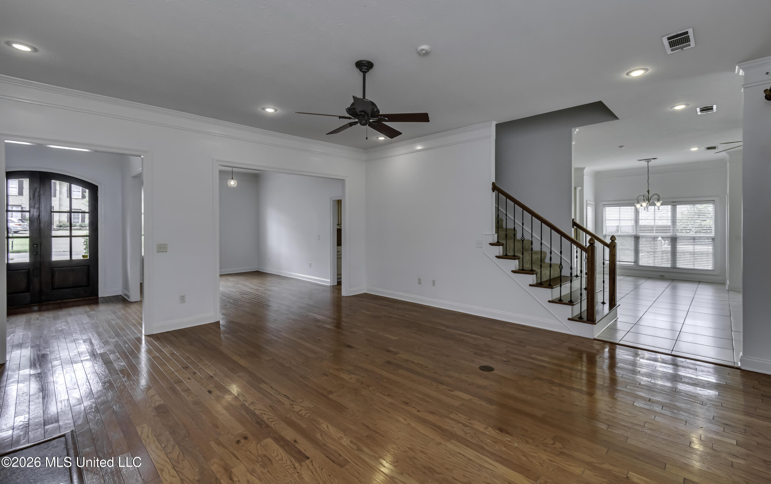 401 Kingsbridge Road Property Photo 12
