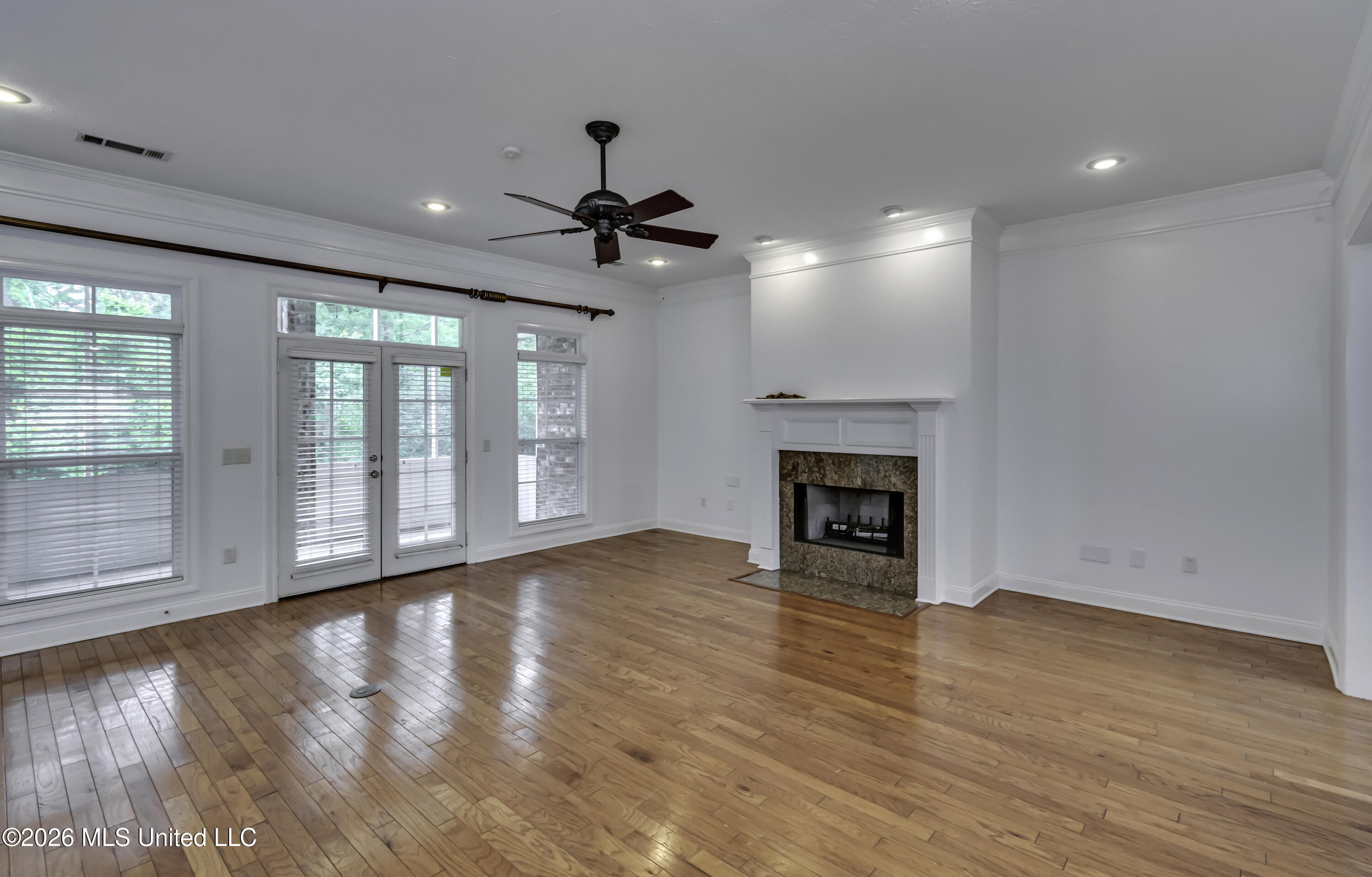 401 Kingsbridge Road Property Photo 13