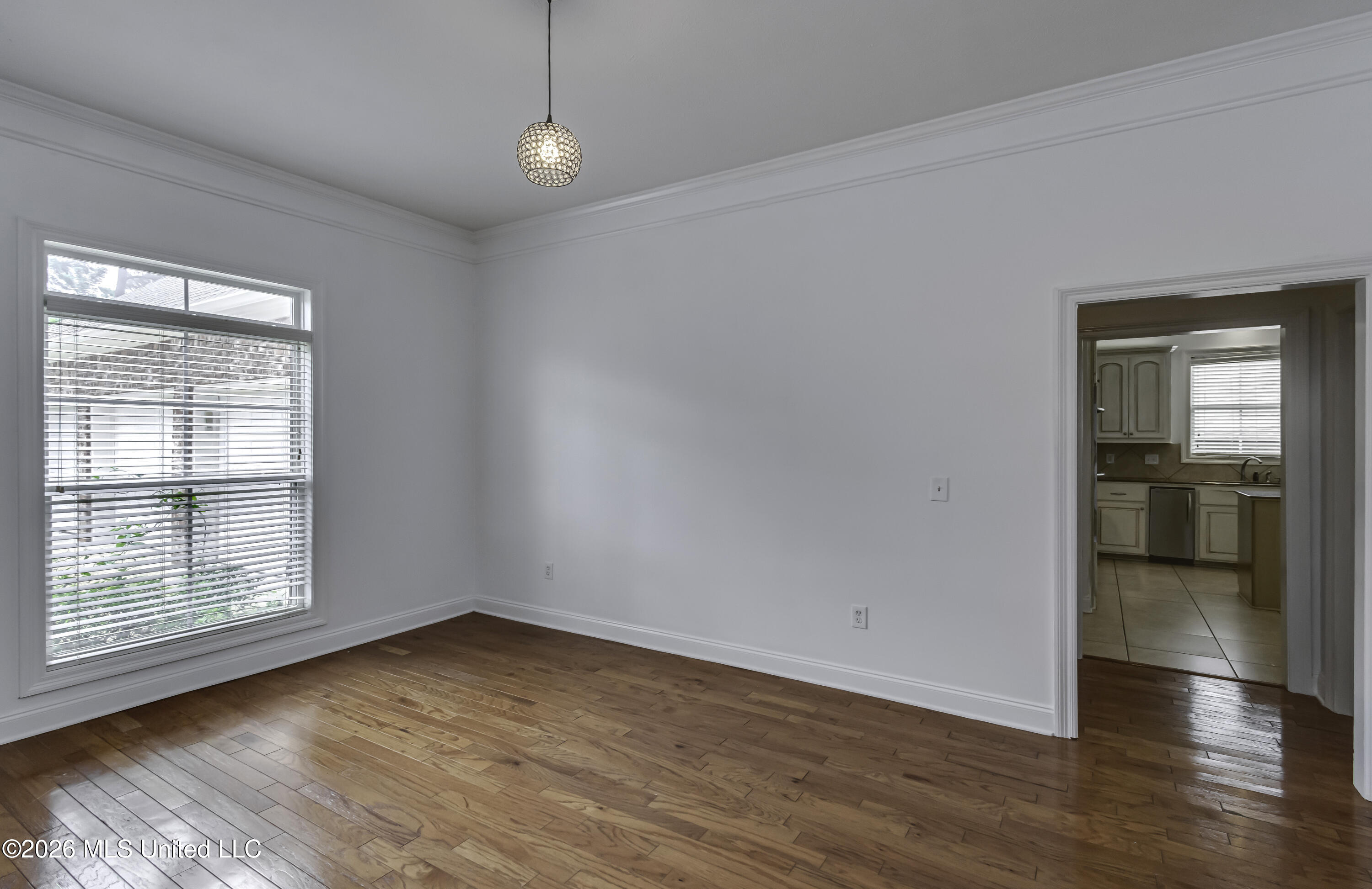 401 Kingsbridge Road Property Photo 15