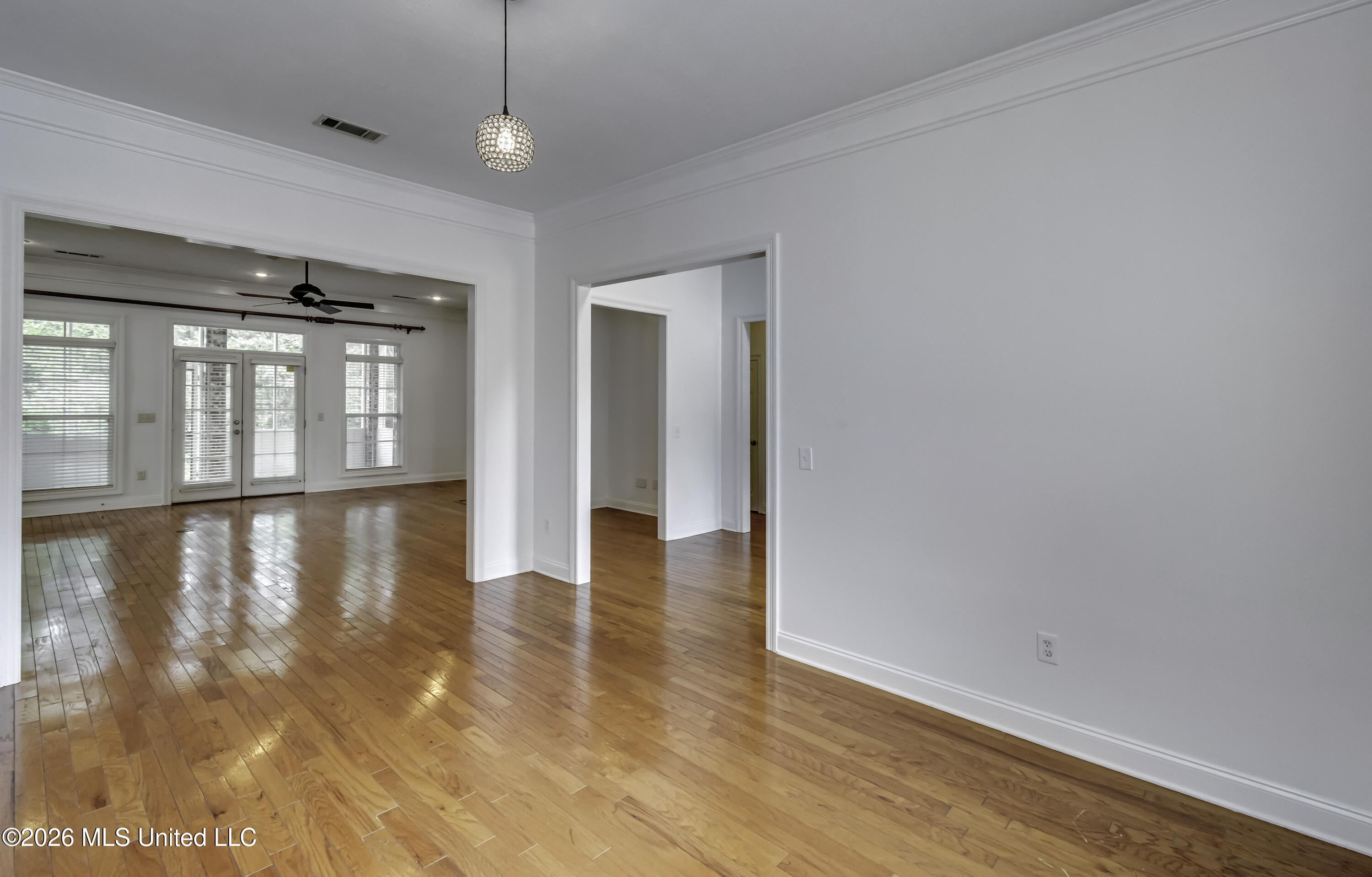 401 Kingsbridge Road Property Photo 17