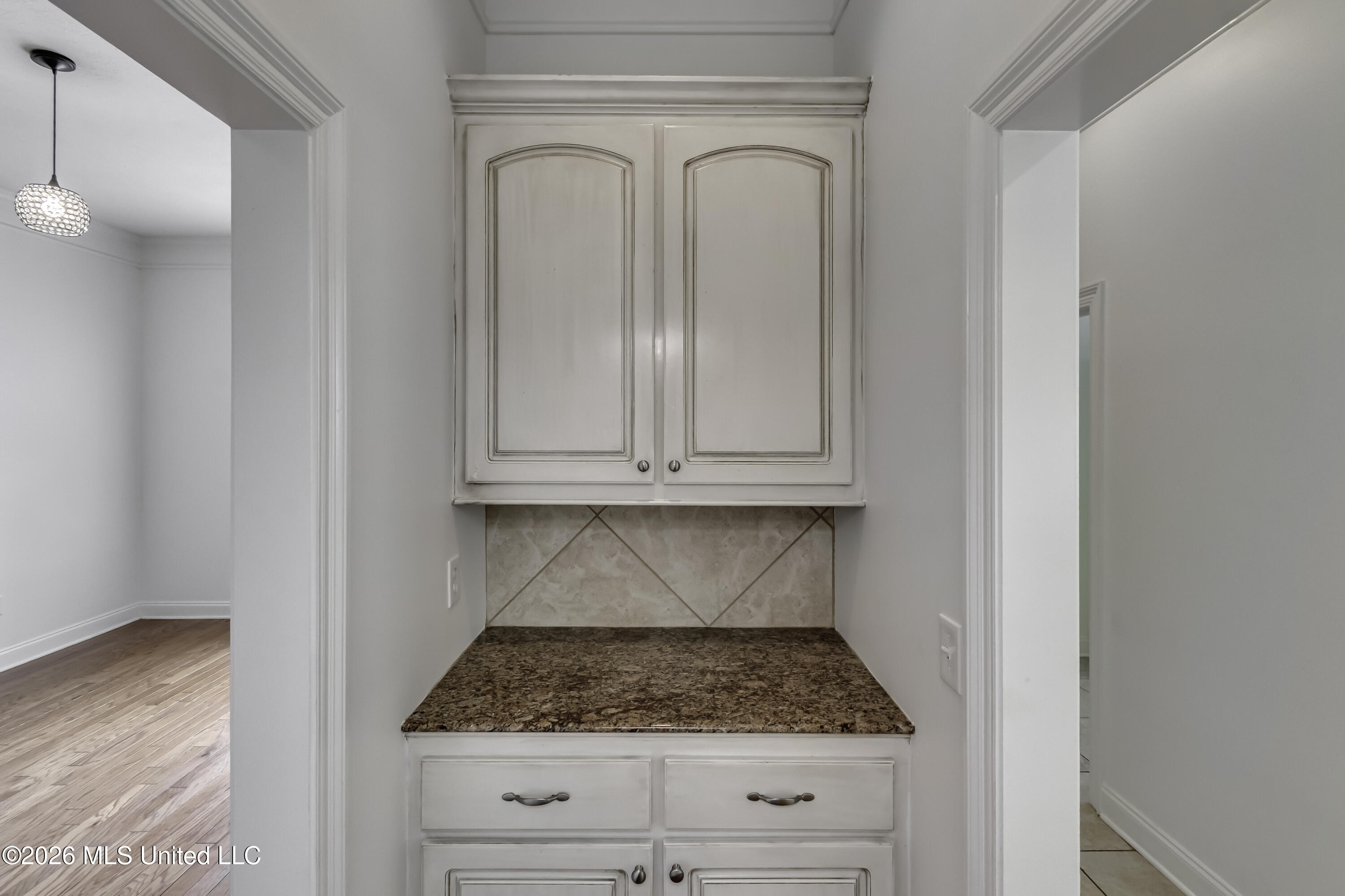 401 Kingsbridge Road Property Photo 19