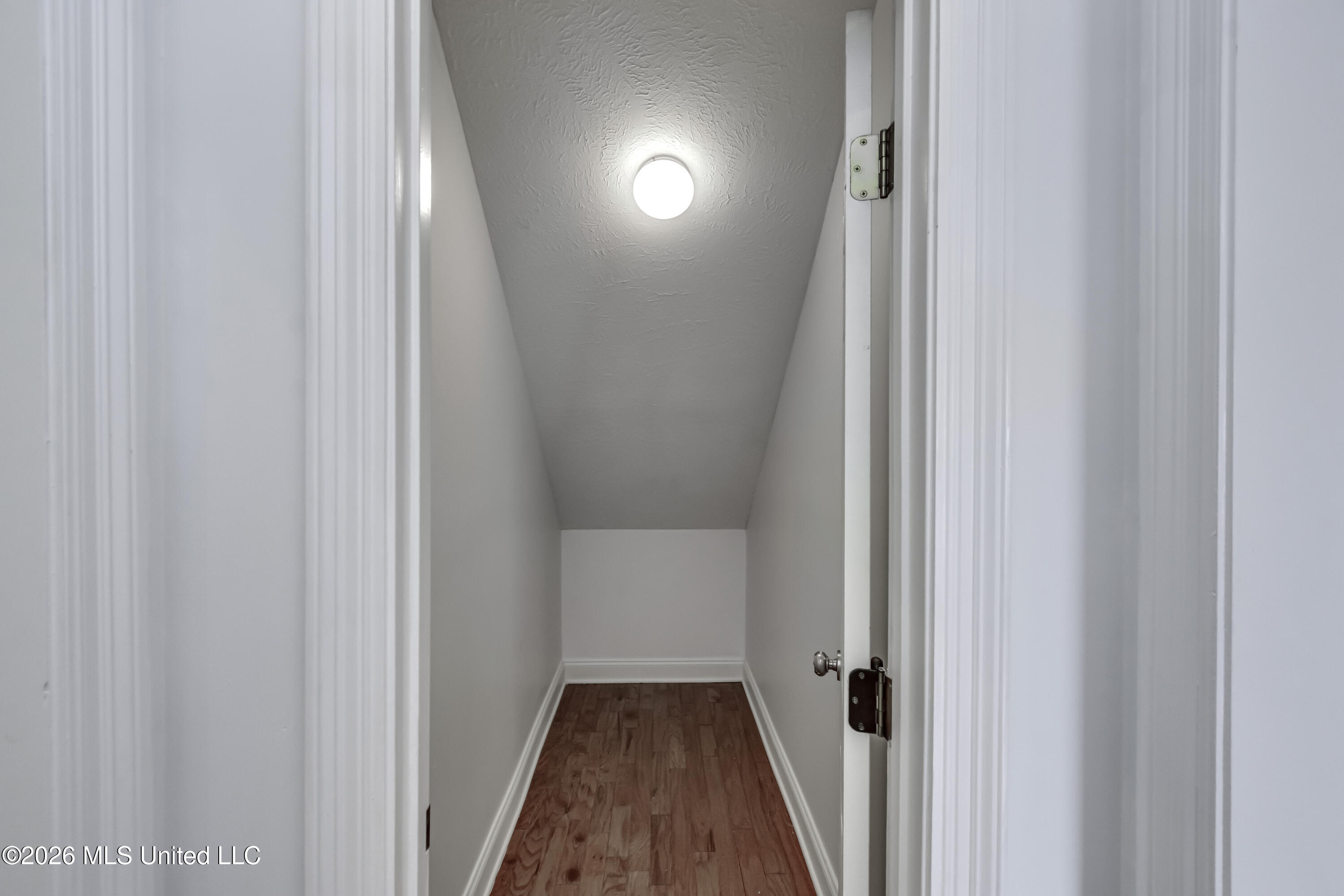 401 Kingsbridge Road Property Photo 20