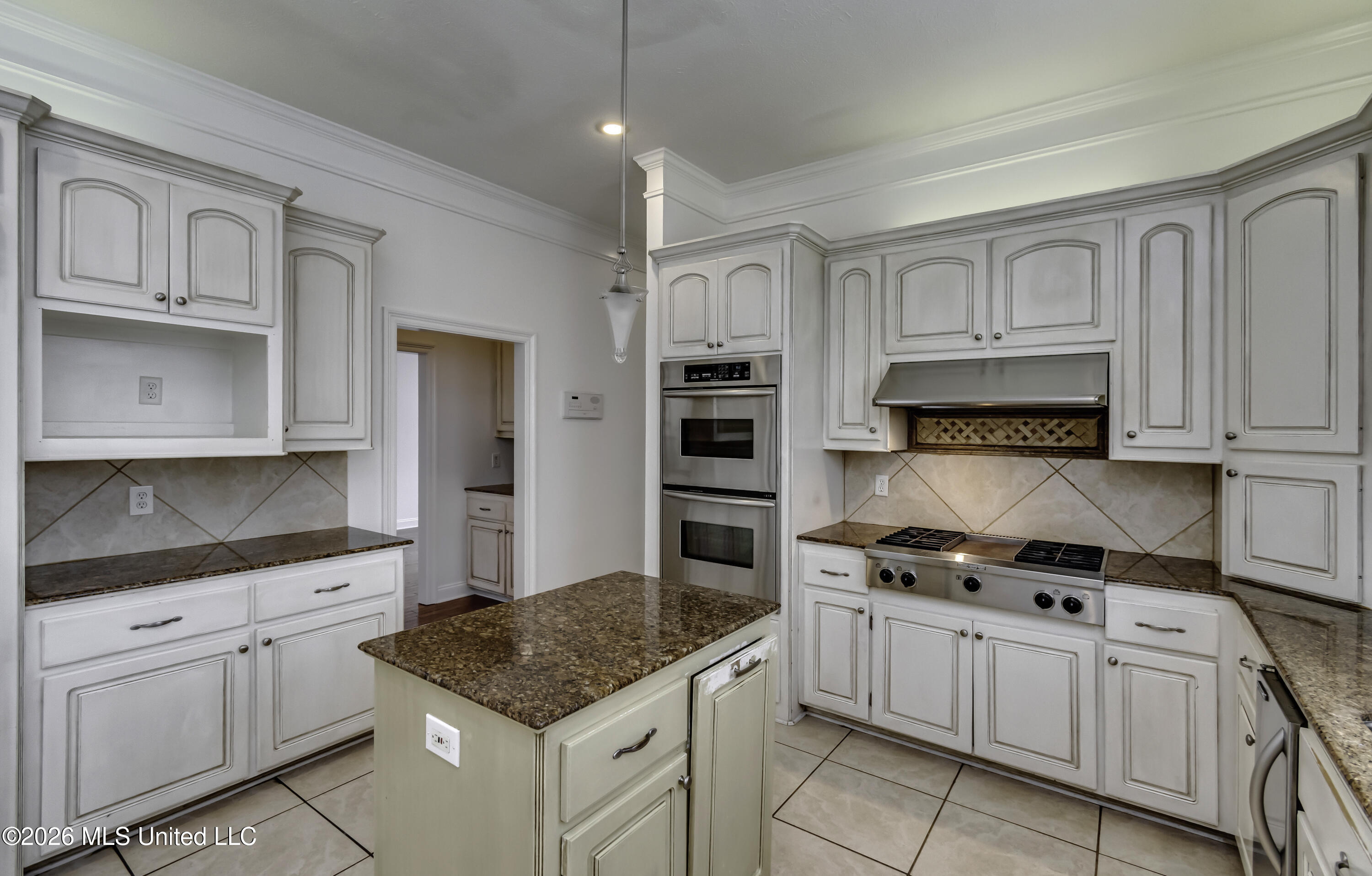 401 Kingsbridge Road Property Photo 22