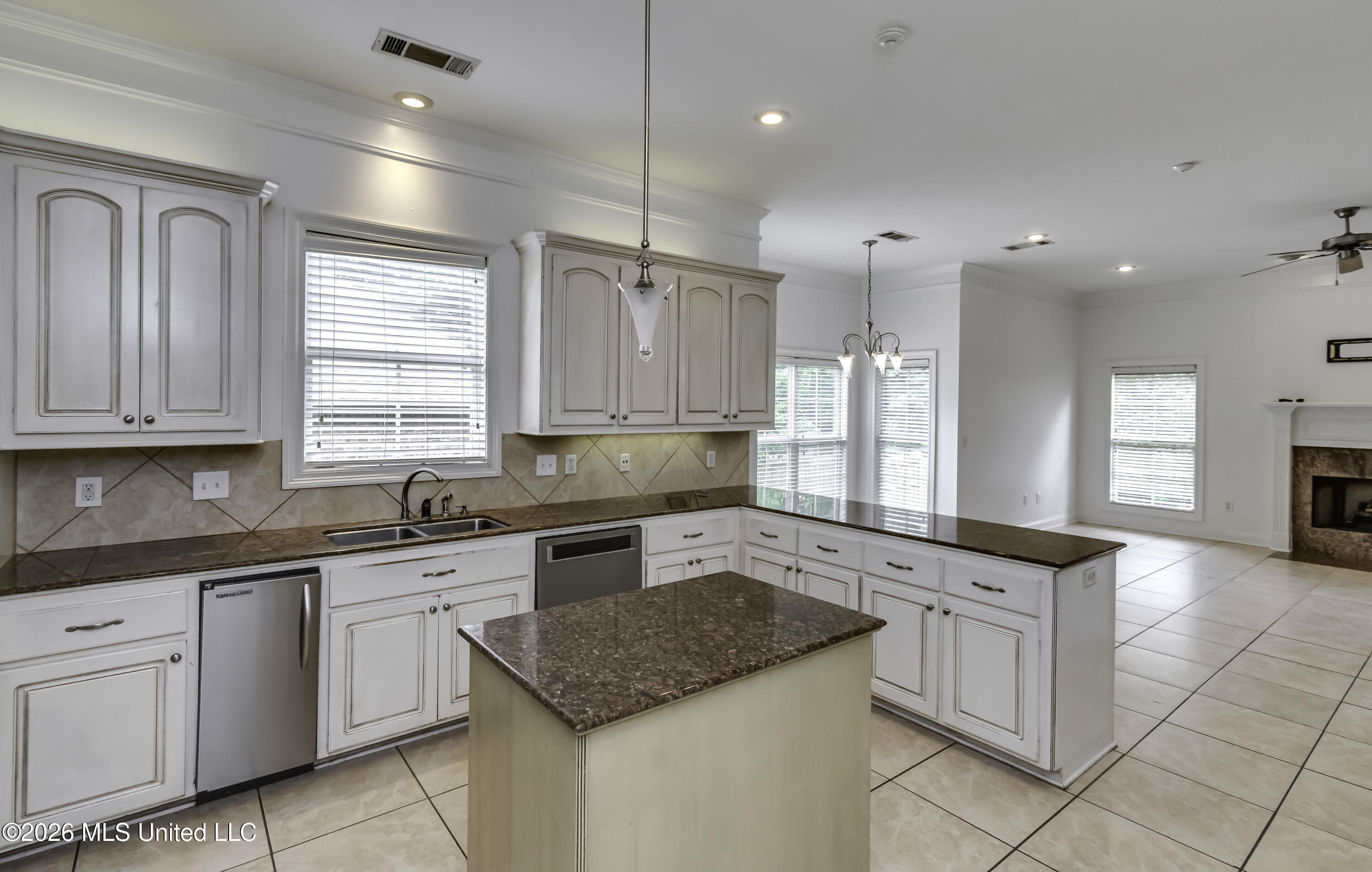401 Kingsbridge Road Property Photo 24
