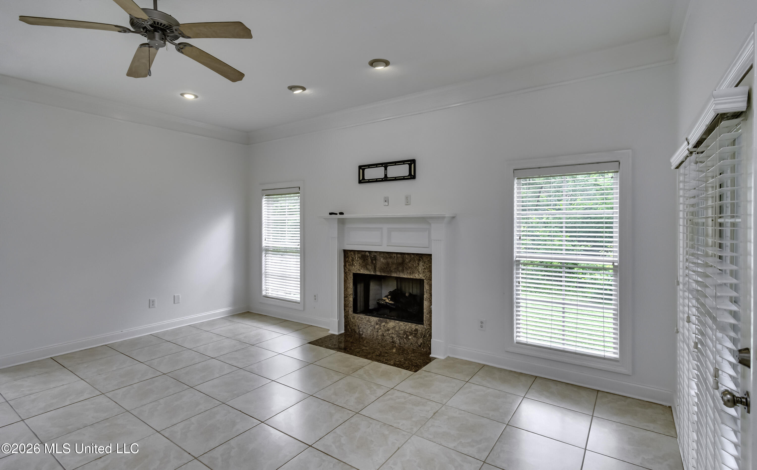 401 Kingsbridge Road Property Photo 33