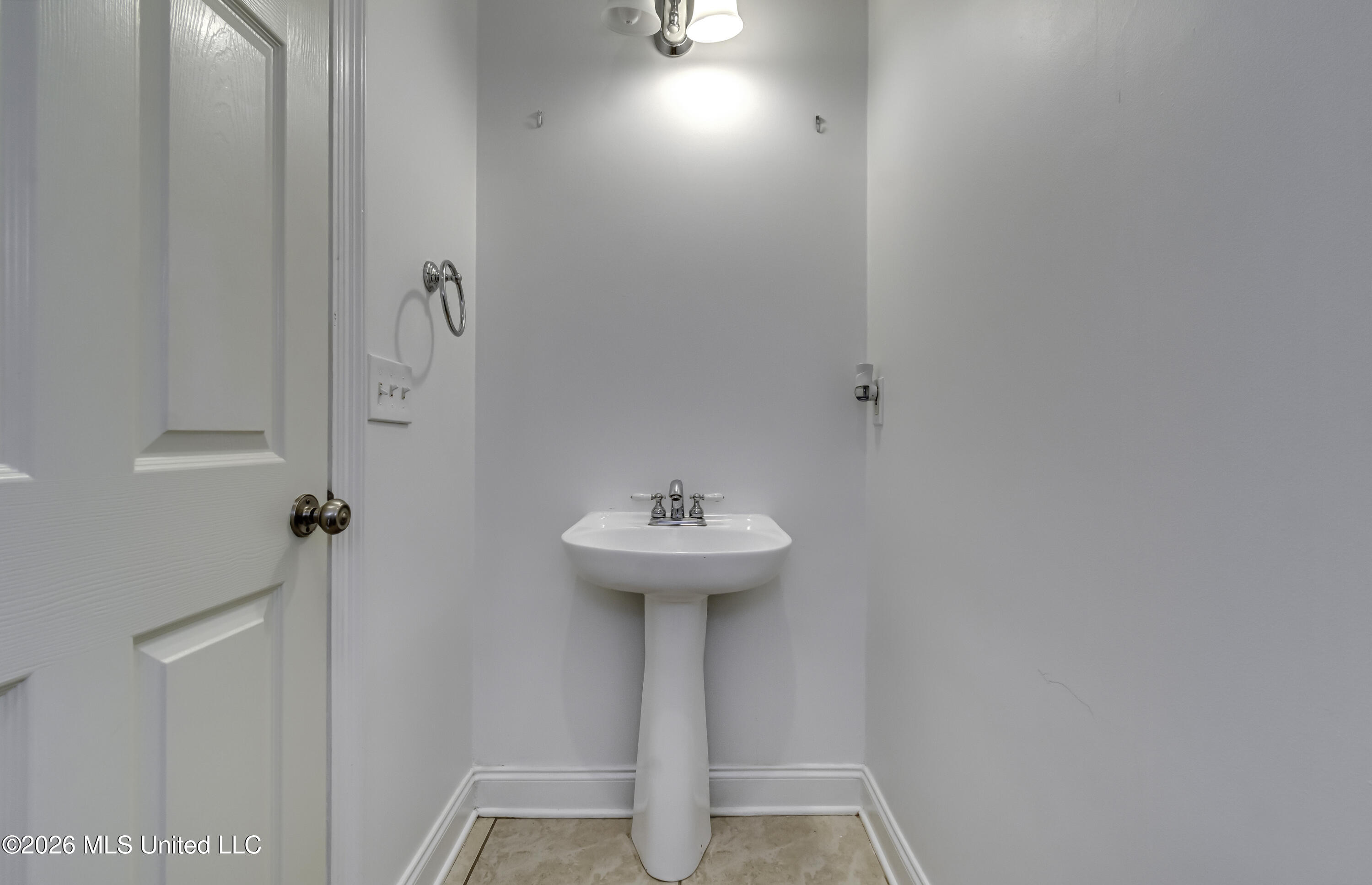 401 Kingsbridge Road Property Photo 38