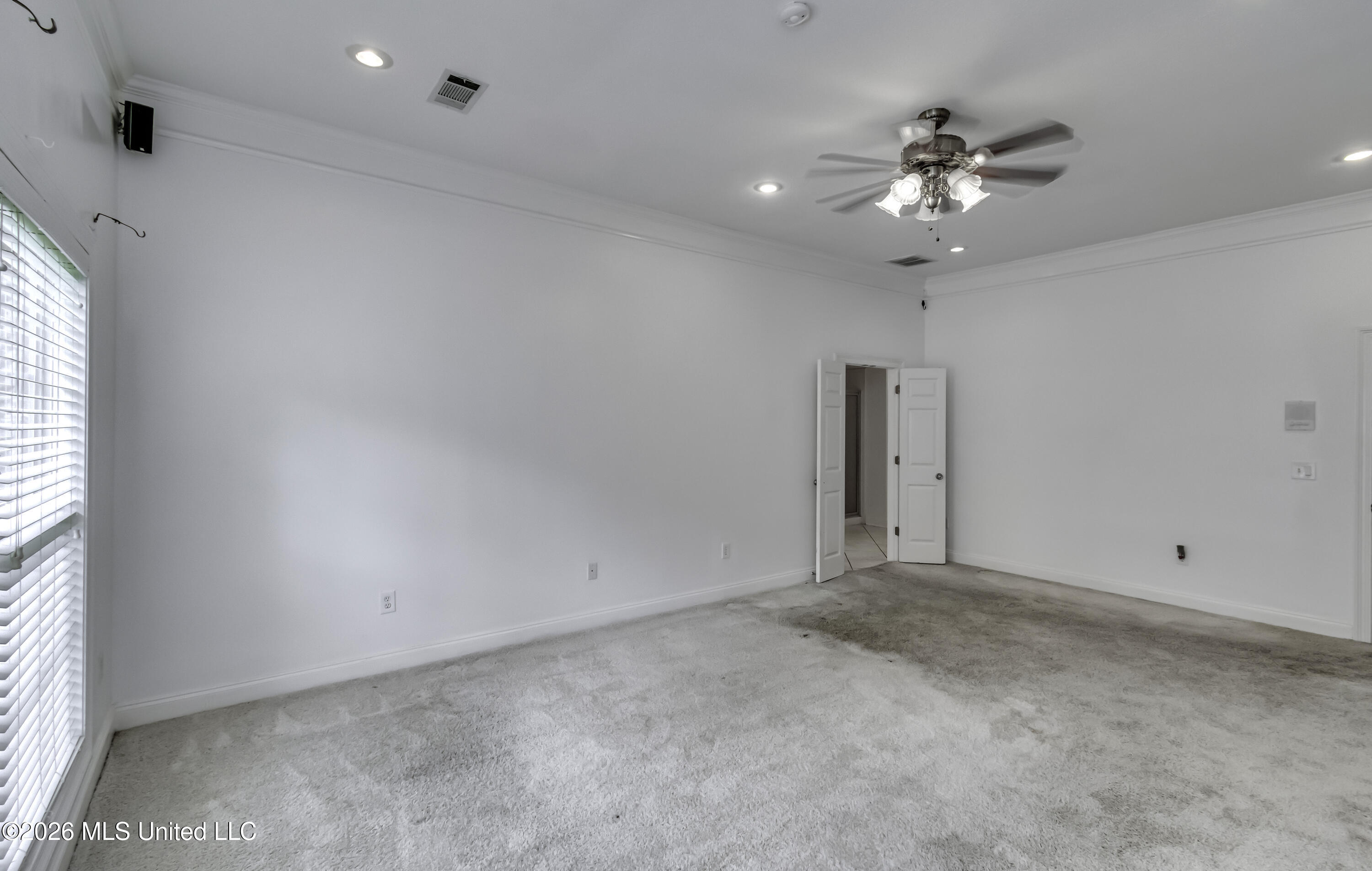401 Kingsbridge Road Property Photo 40