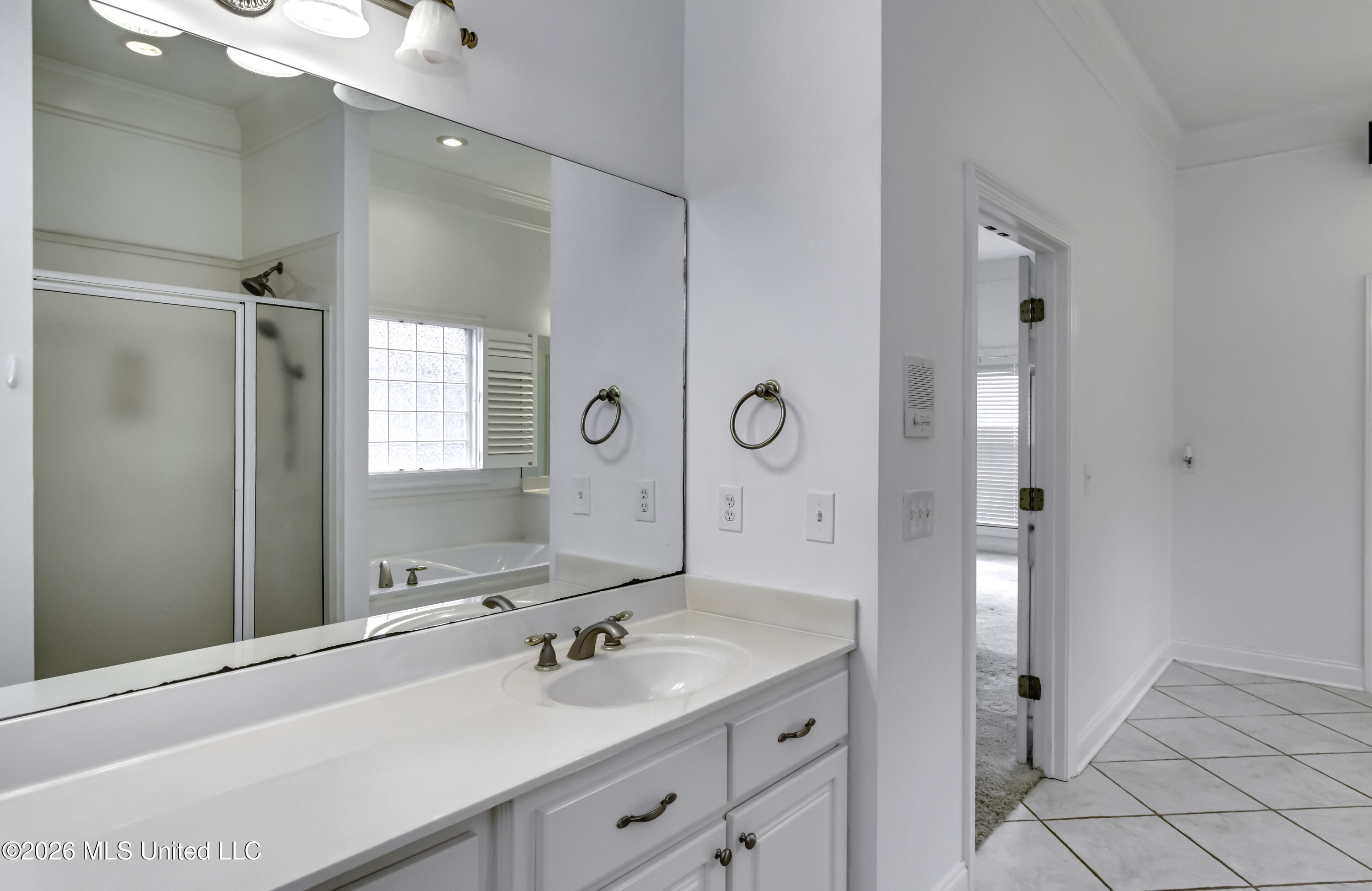 401 Kingsbridge Road Property Photo 44