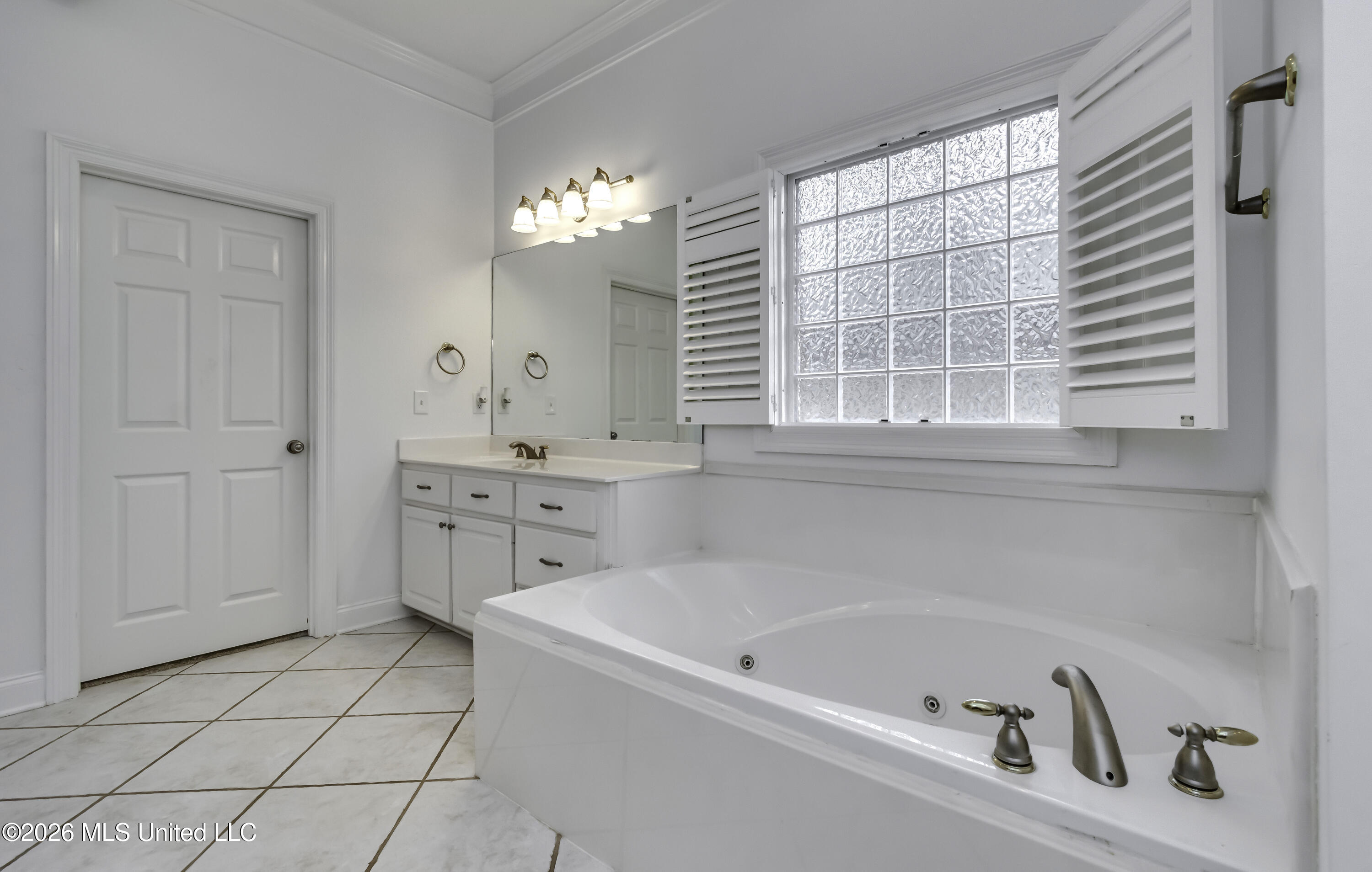 401 Kingsbridge Road Property Photo 45