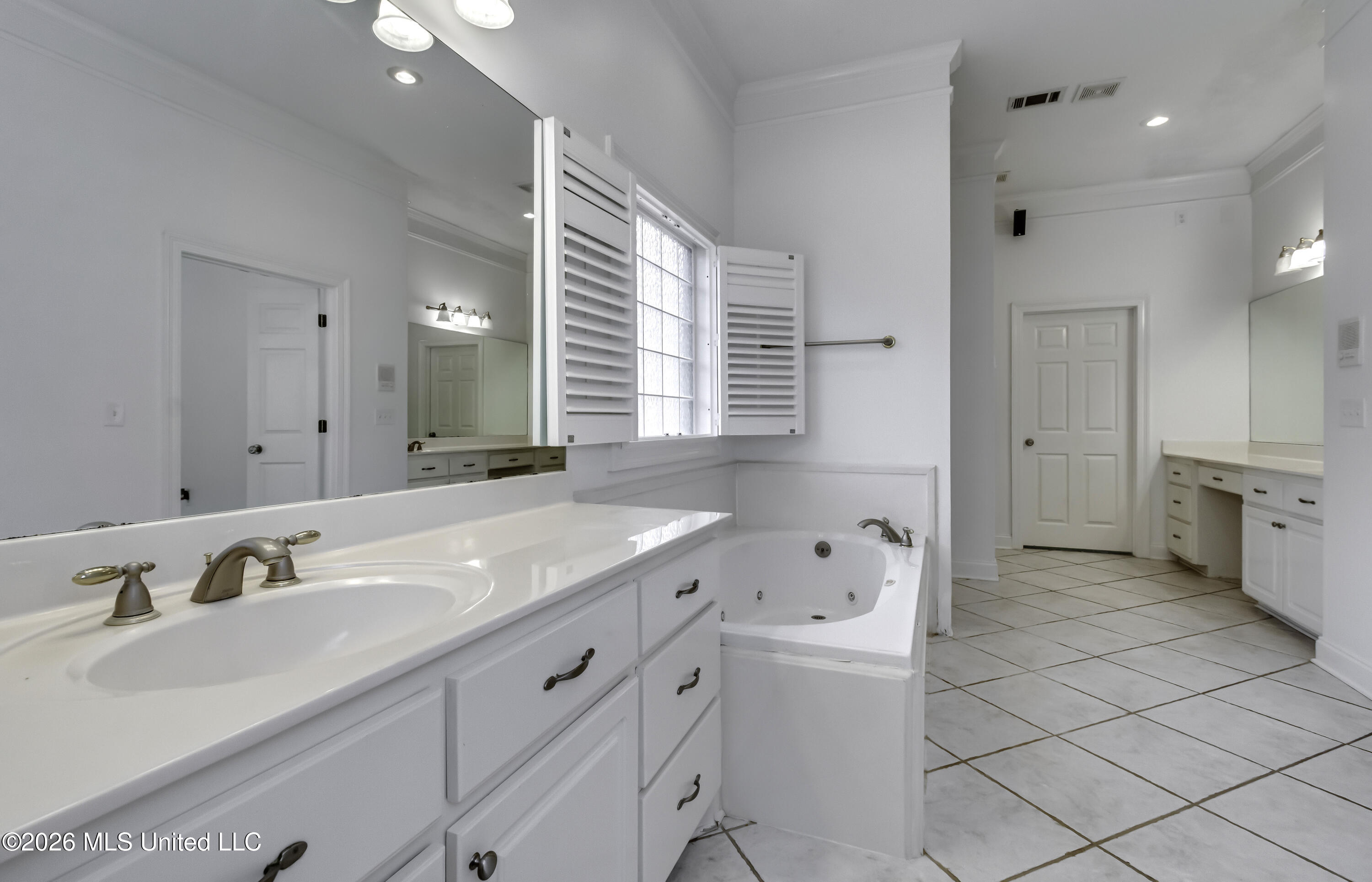 401 Kingsbridge Road Property Photo 47