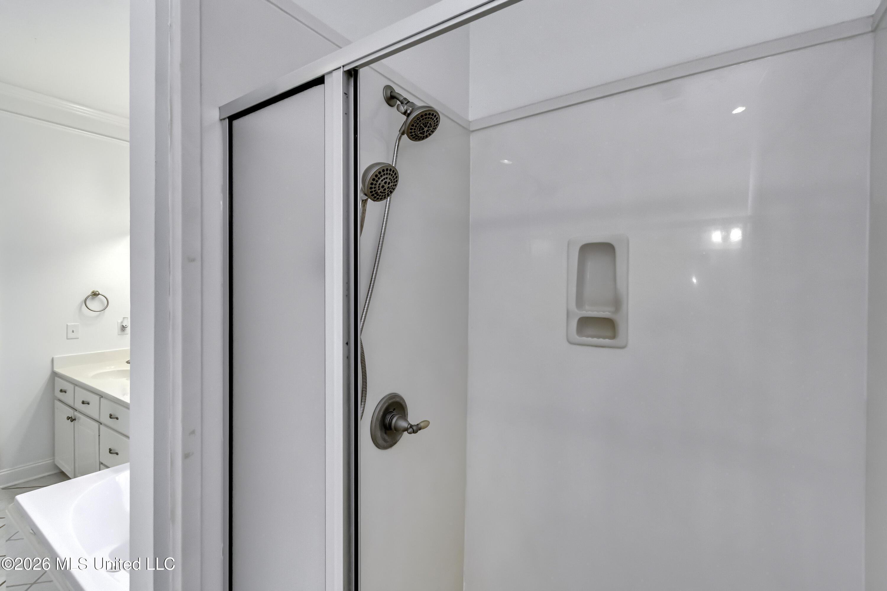 401 Kingsbridge Road Property Photo 48