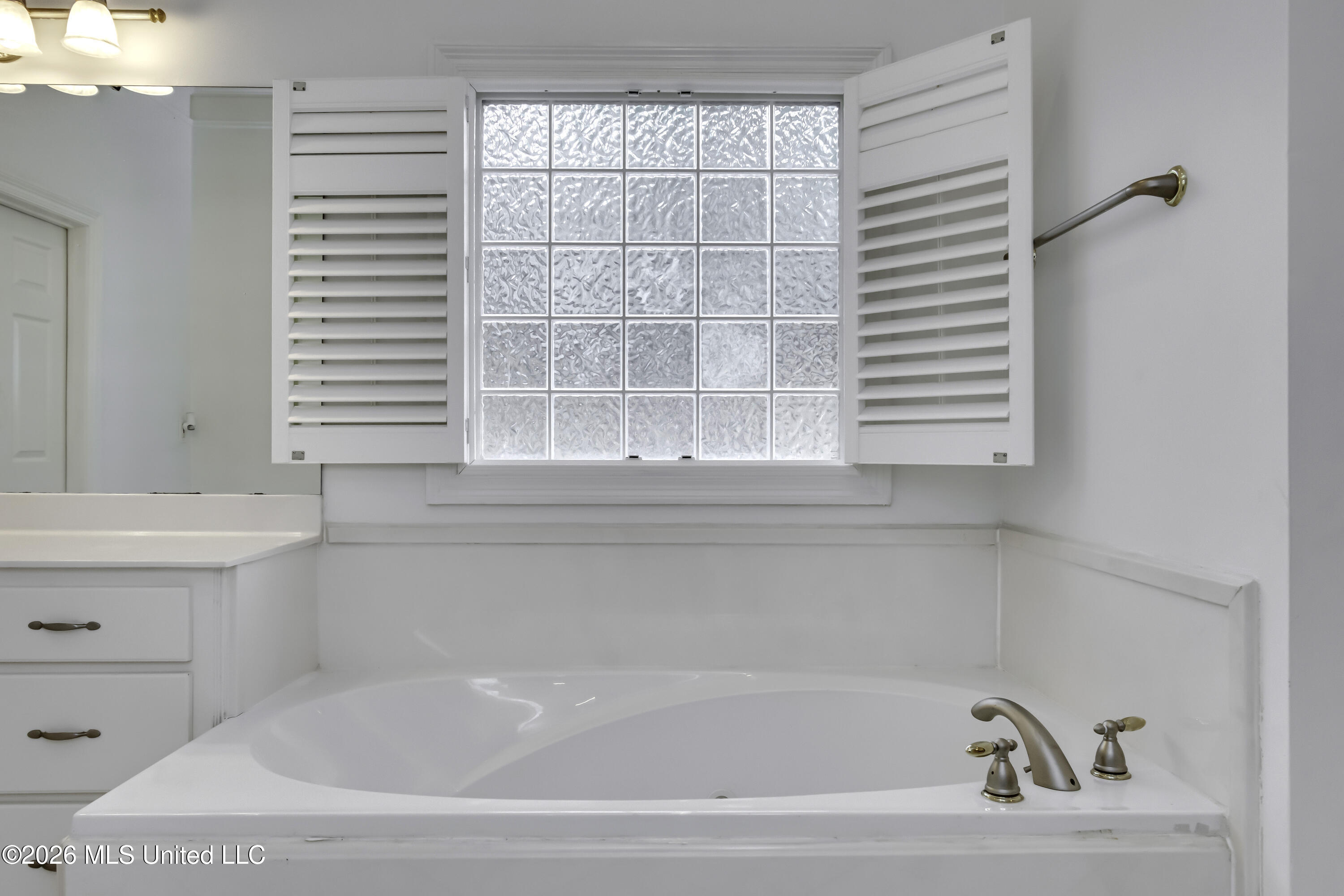 401 Kingsbridge Road Property Photo 49